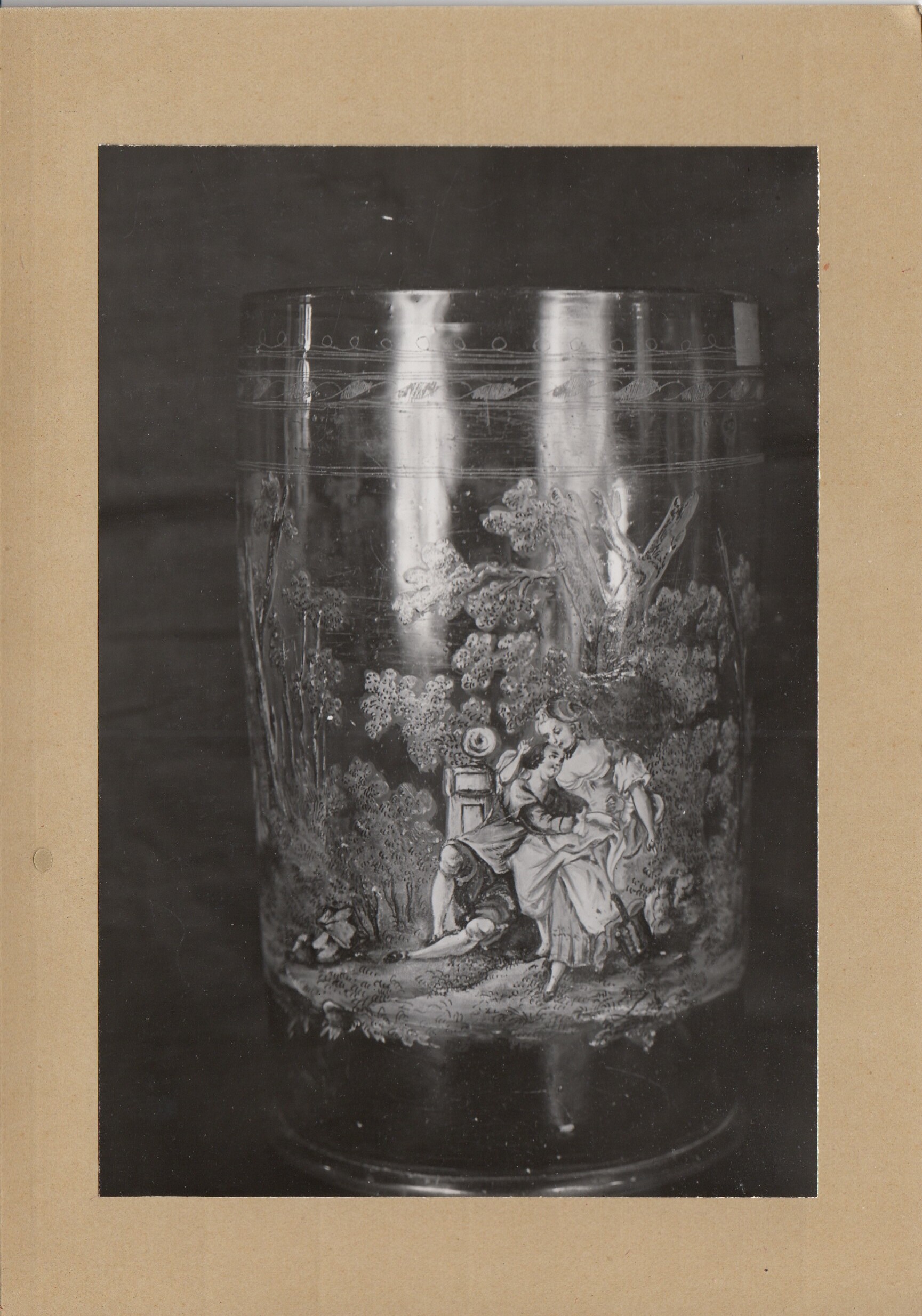 1947: Trinkglas in Walzenform (Albert-Heyde-Stiftung CC BY-NC-SA)