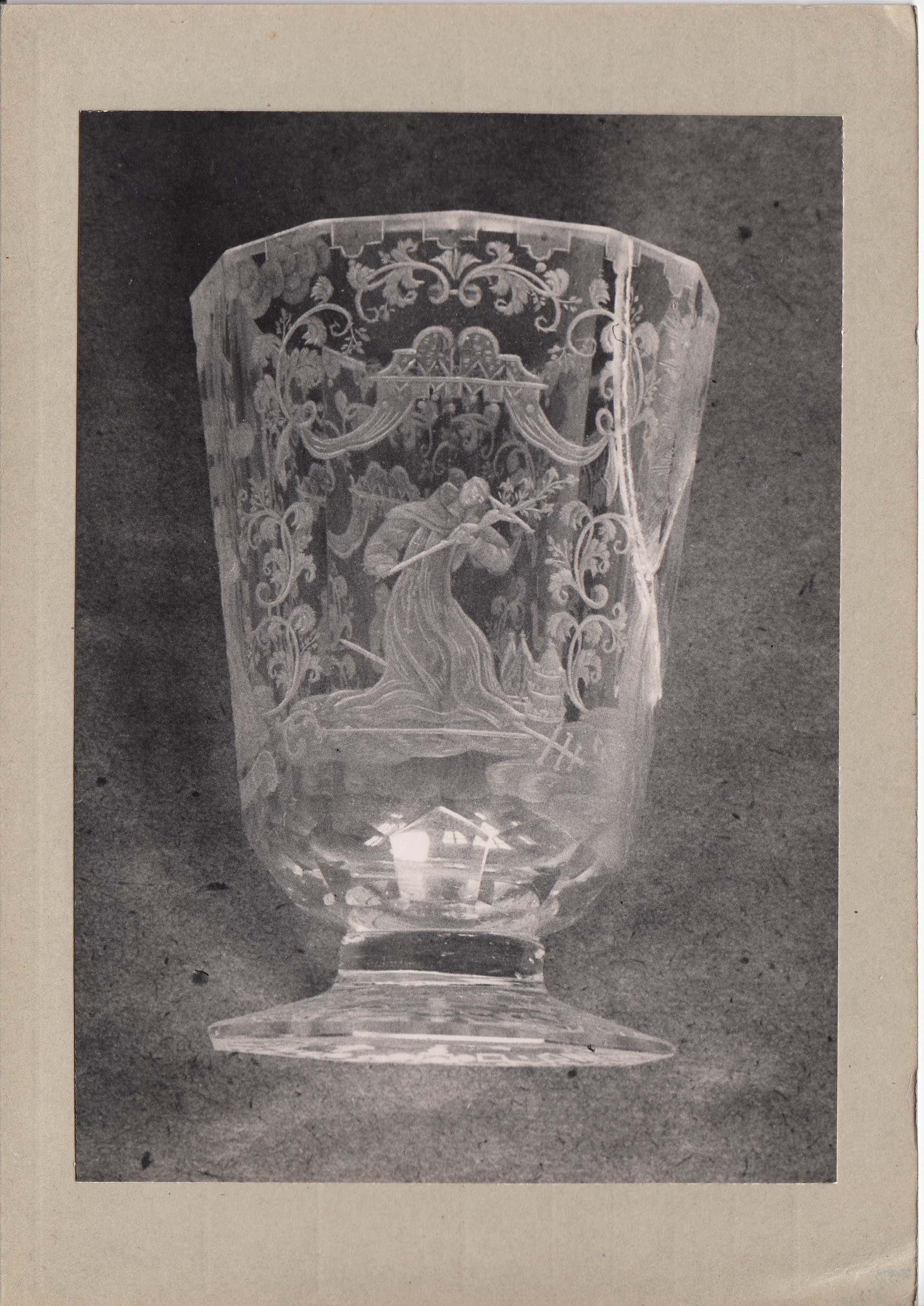 1938: Trinkglas mit Kunstschnitt (Albert-Heyde-Stiftung CC BY-NC-SA)