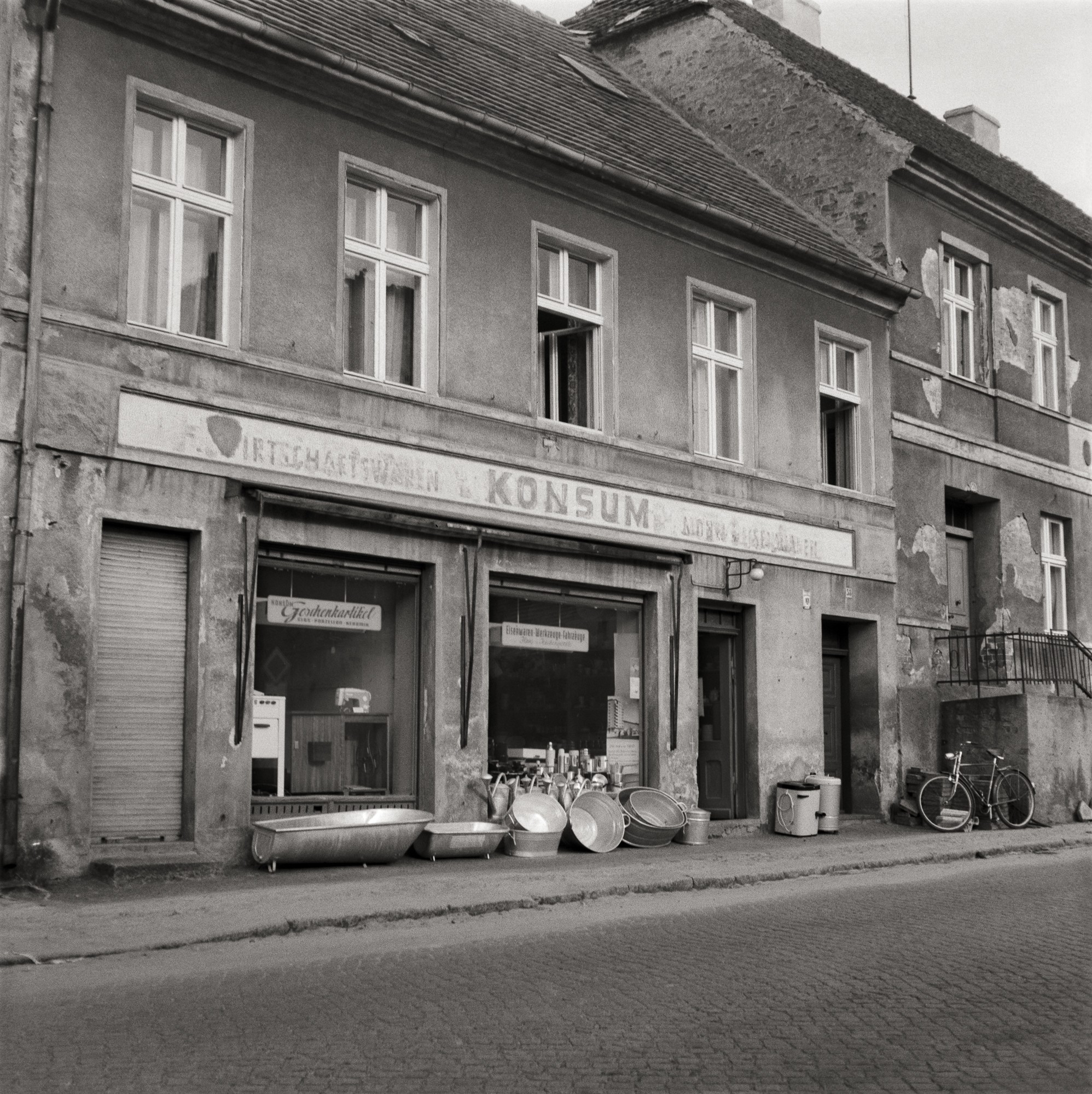 Fotografie des Konsums in der Frankfurter Straße (Müllroser Heimatmuseum im Haus des Gastes CC BY-NC-SA)