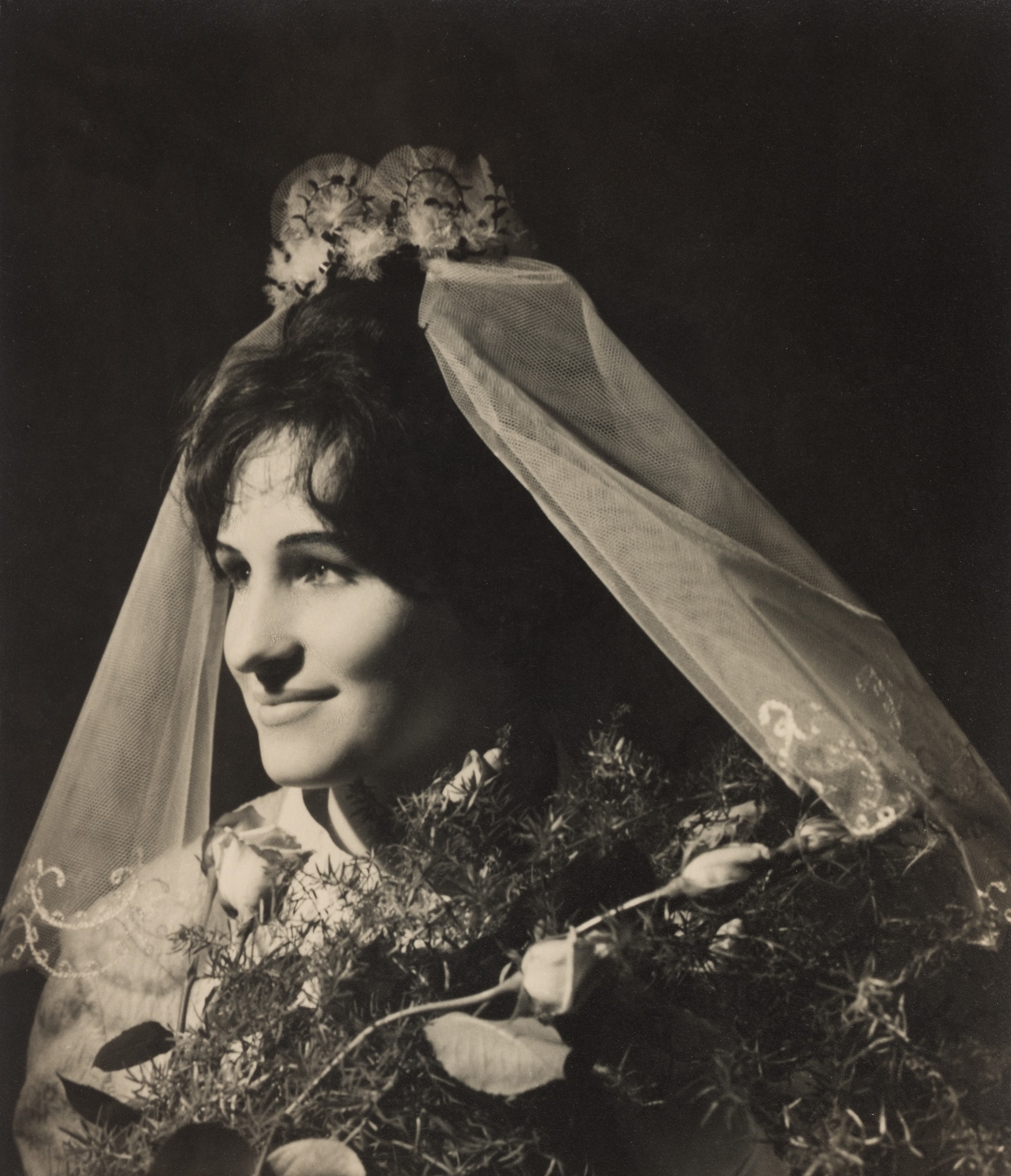 Fotografie einer Frau mit Hochzeitsschleier (Werner Karrasch / Kienzle|Oberhammer GbR CC BY-NC-SA)