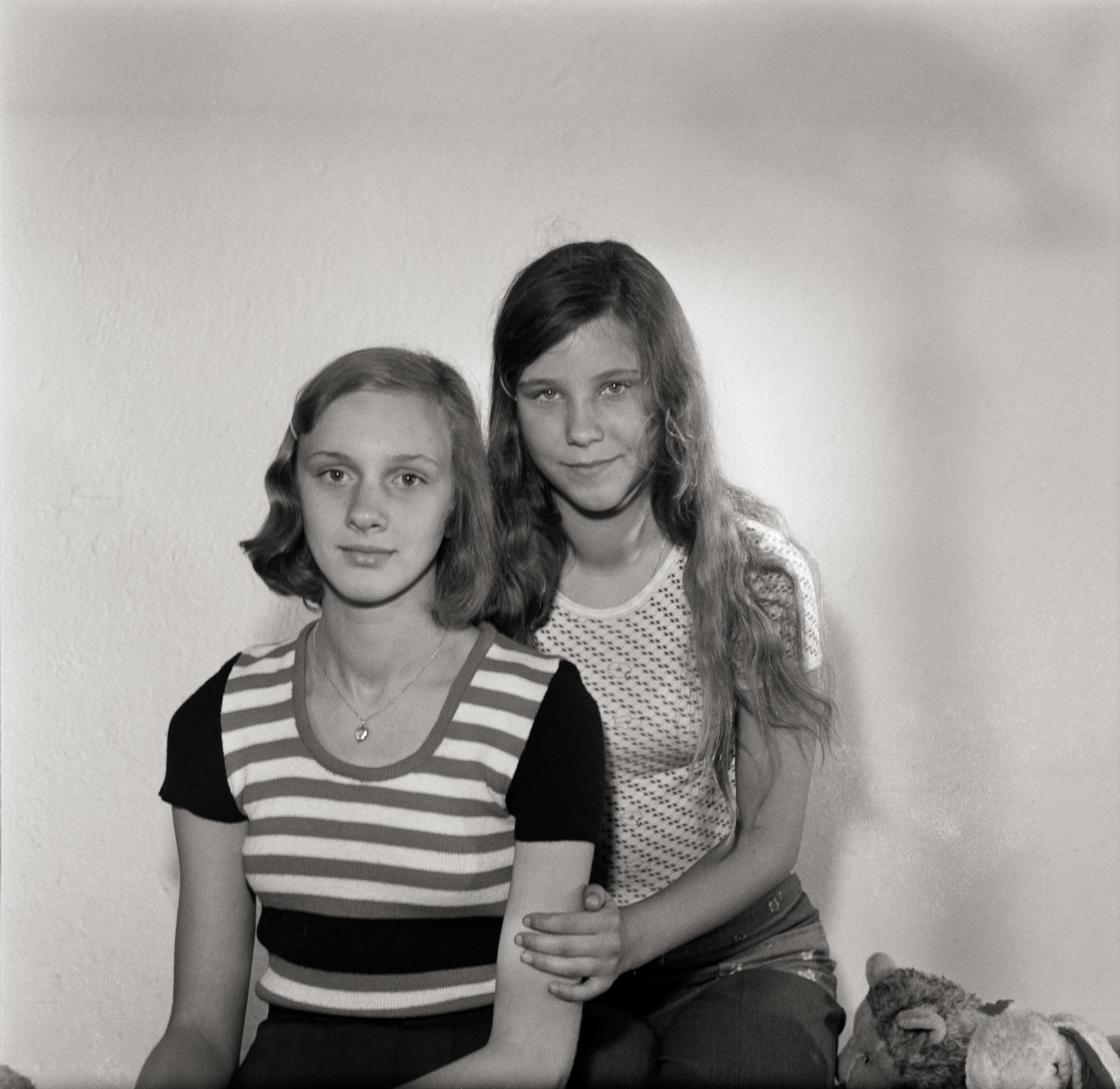 Fotografie von zwei Freundinnen (Müllroser Heimatmuseum im Haus des Gastes CC BY-NC-SA)
