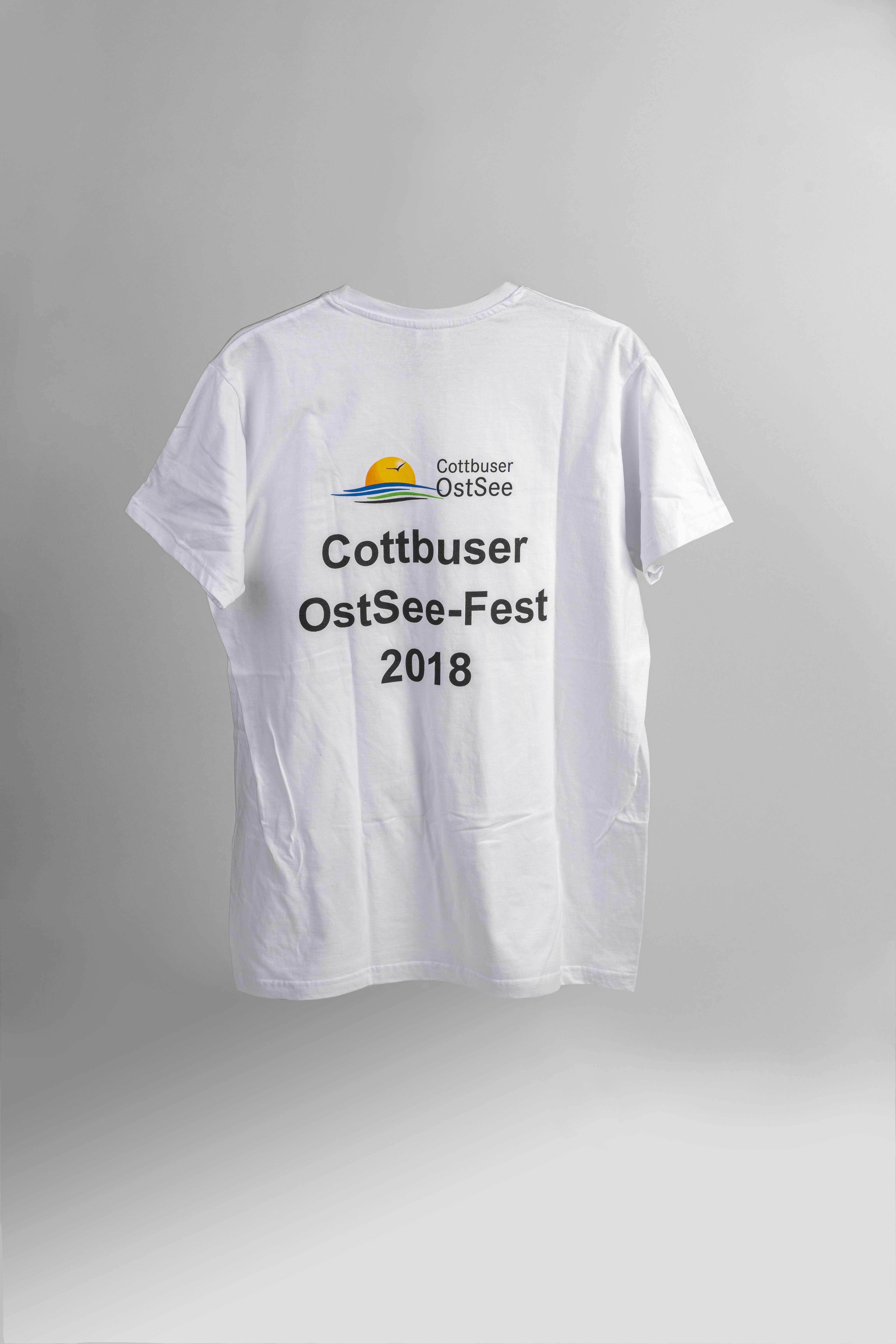 T-Shirt "Ostseefestspiele" (Stadtmuseum Cottbus CC BY-NC-SA)