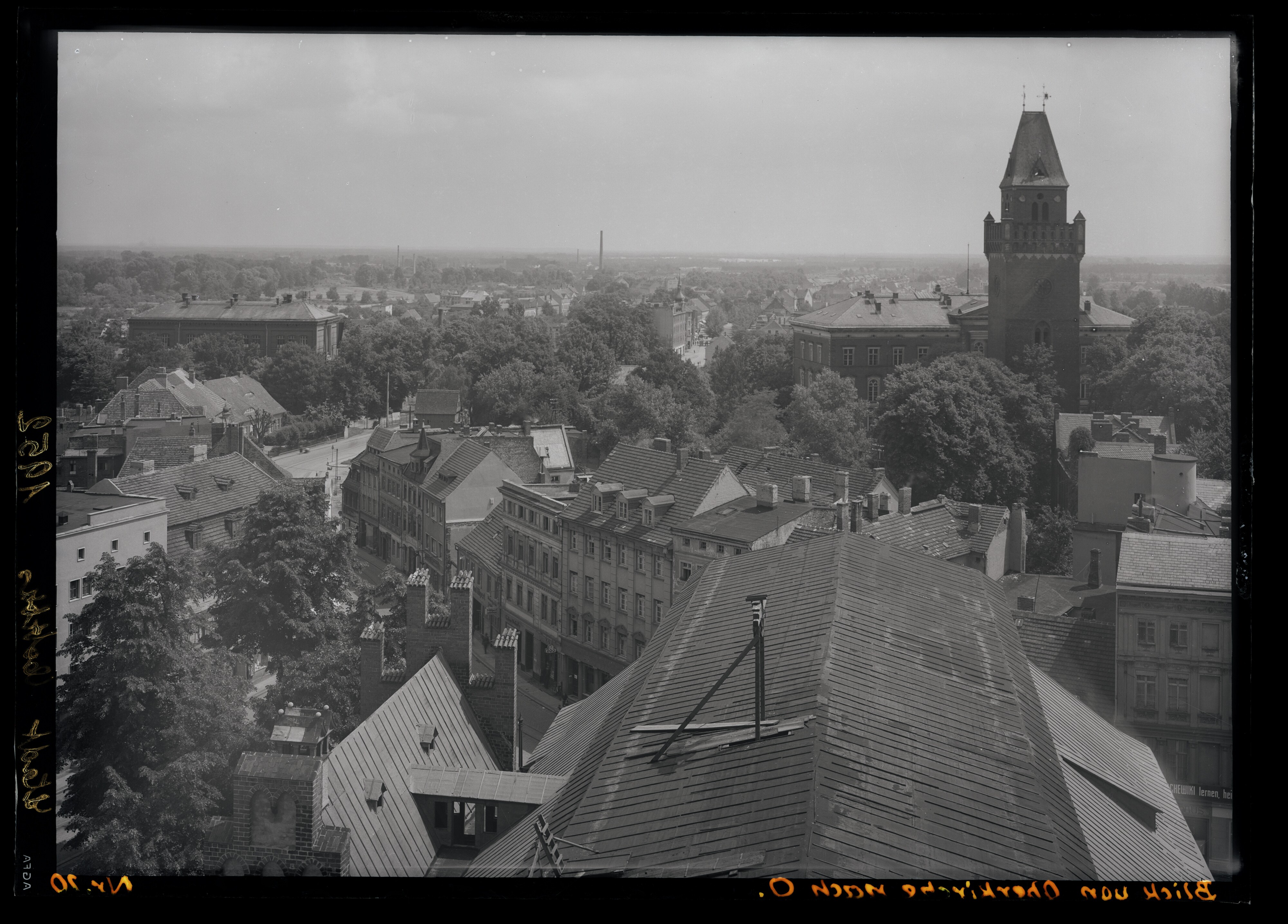 Blick von der Oberkirche nach Osten mit Gericht und Sandower Straße, Cottbus (Stadtmuseum Cottbus CC BY-NC-SA)