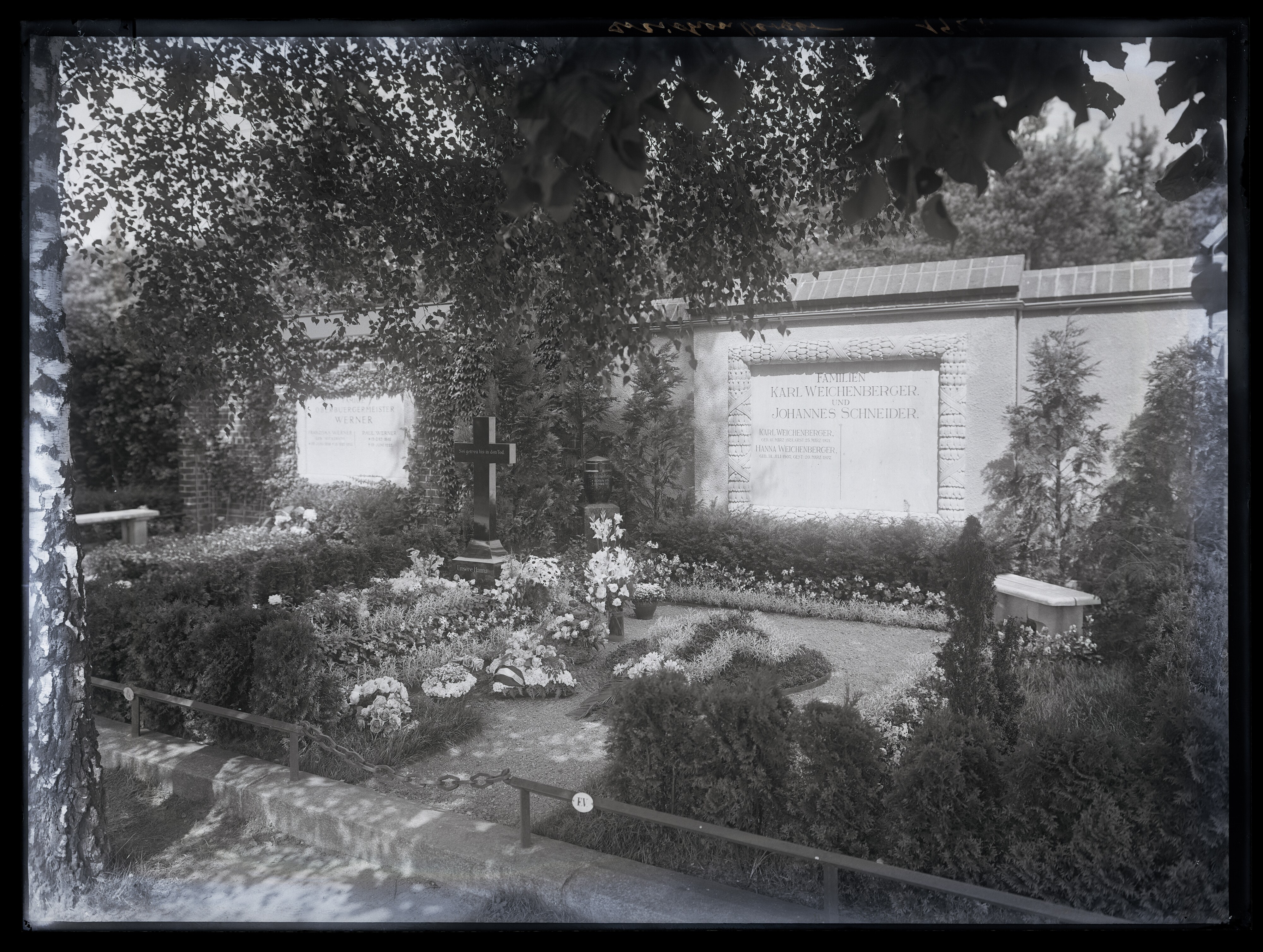 Grabstätten der Familien Weichenberger und Schneider auf dem Südfriedhof Cottbus (Stadtmuseum Cottbus CC BY-NC-SA)