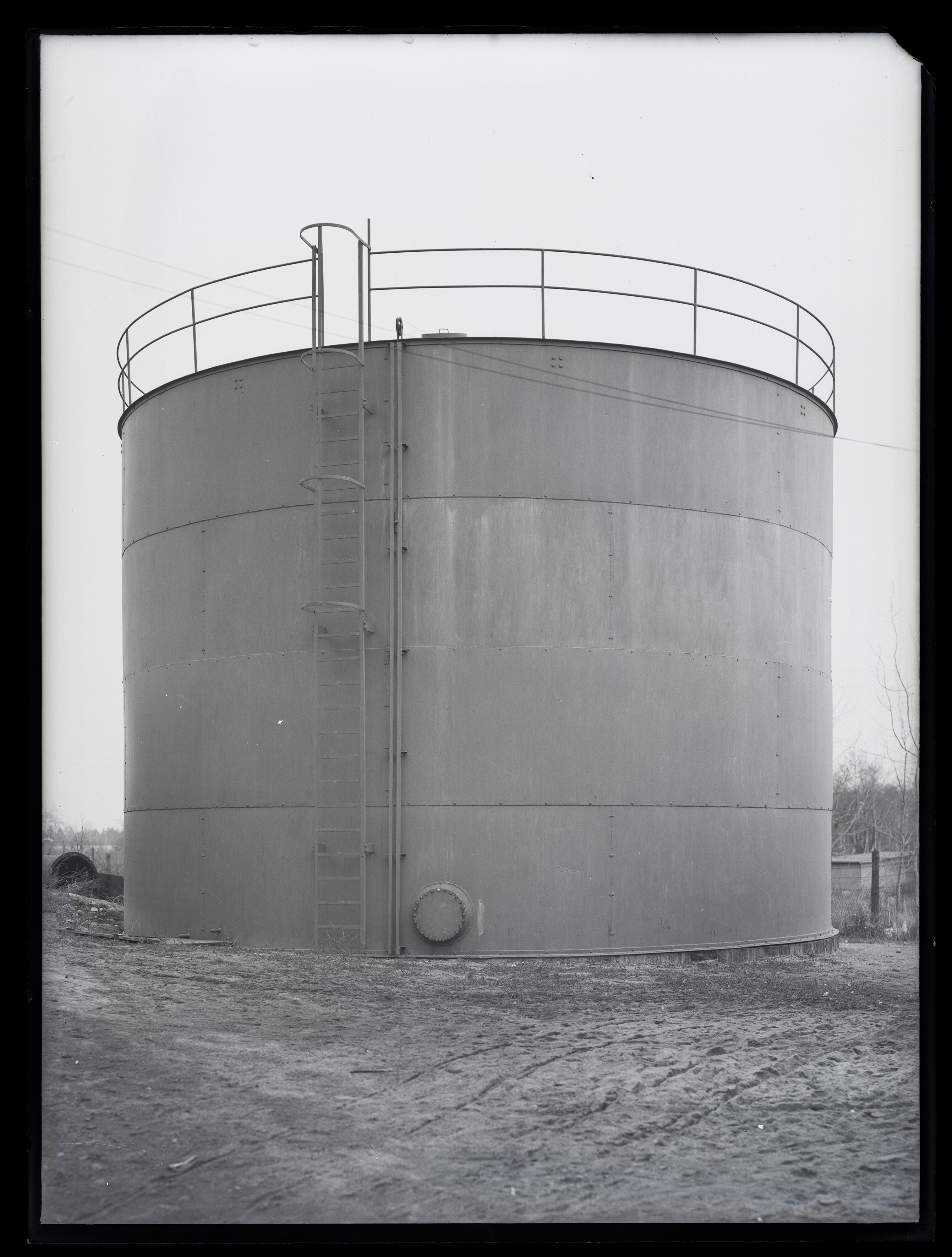 Großer Behälter (Tank) im Freien (Stadtmuseum Cottbus CC BY-NC-SA)