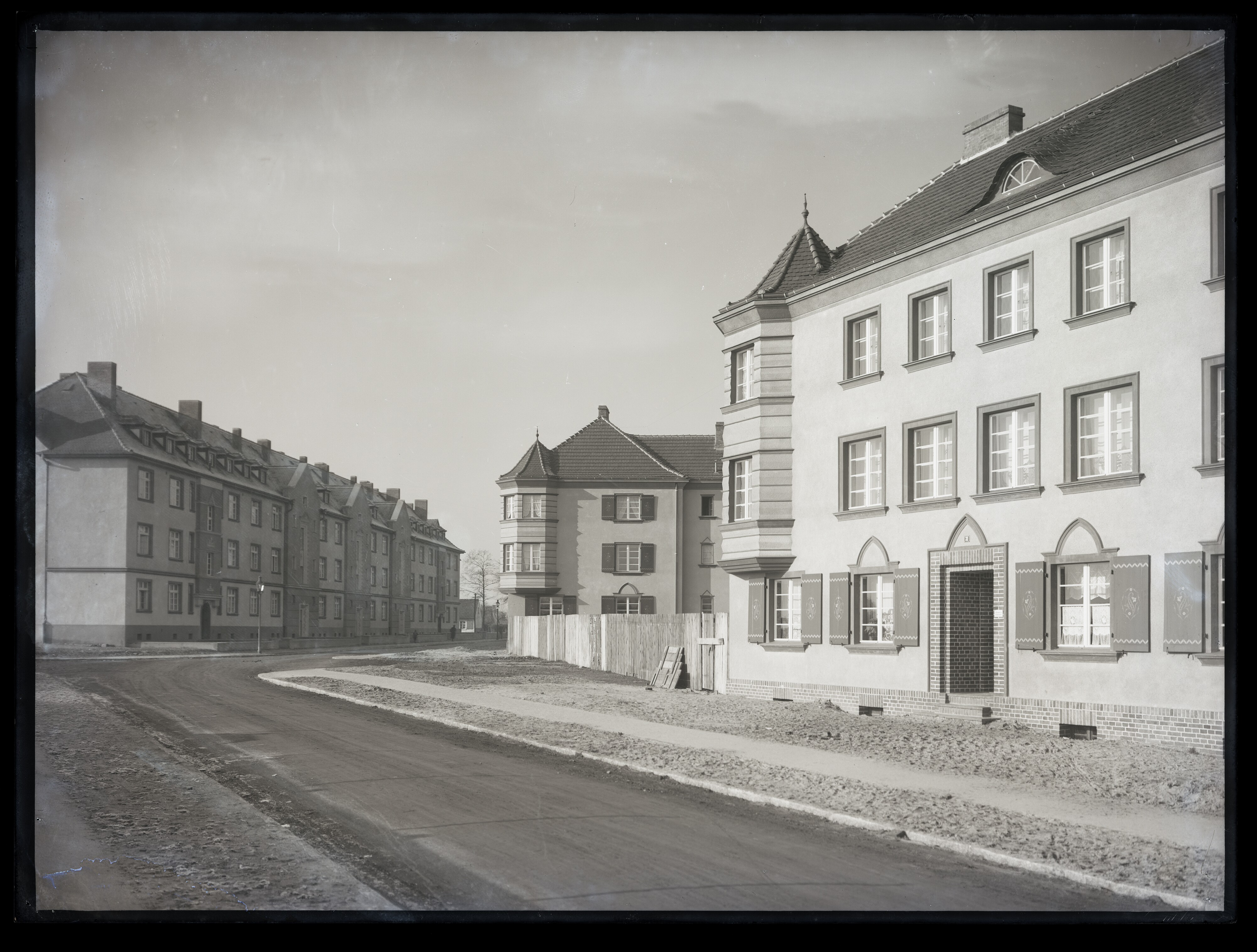 Blick in die im Süden von Cottbus gelegene Leuthener Straße (Stadtmuseum Cottbus CC BY-NC-SA)