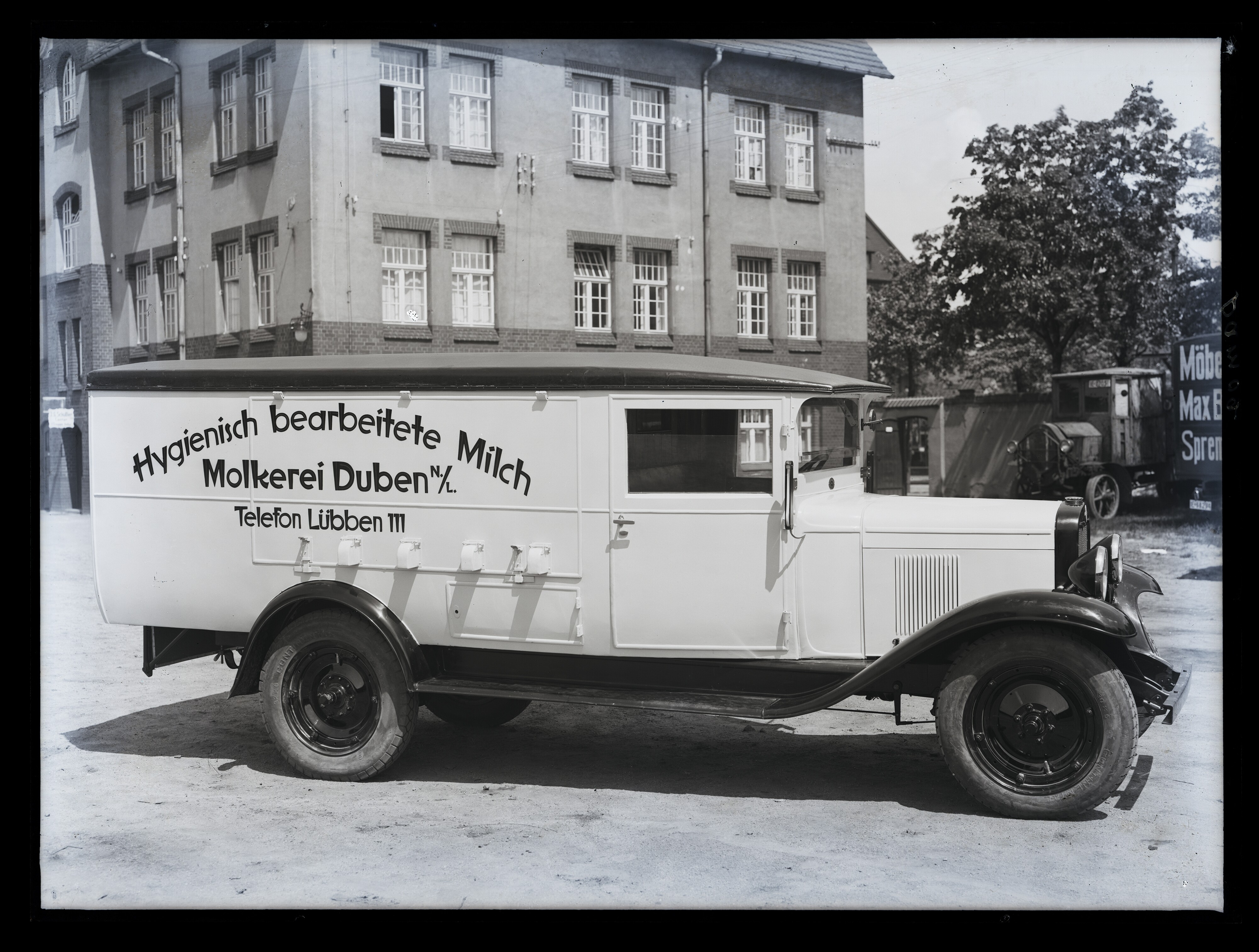 Lieferwagen der Molkerei Duben (Stadtmuseum Cottbus CC BY-NC-SA)