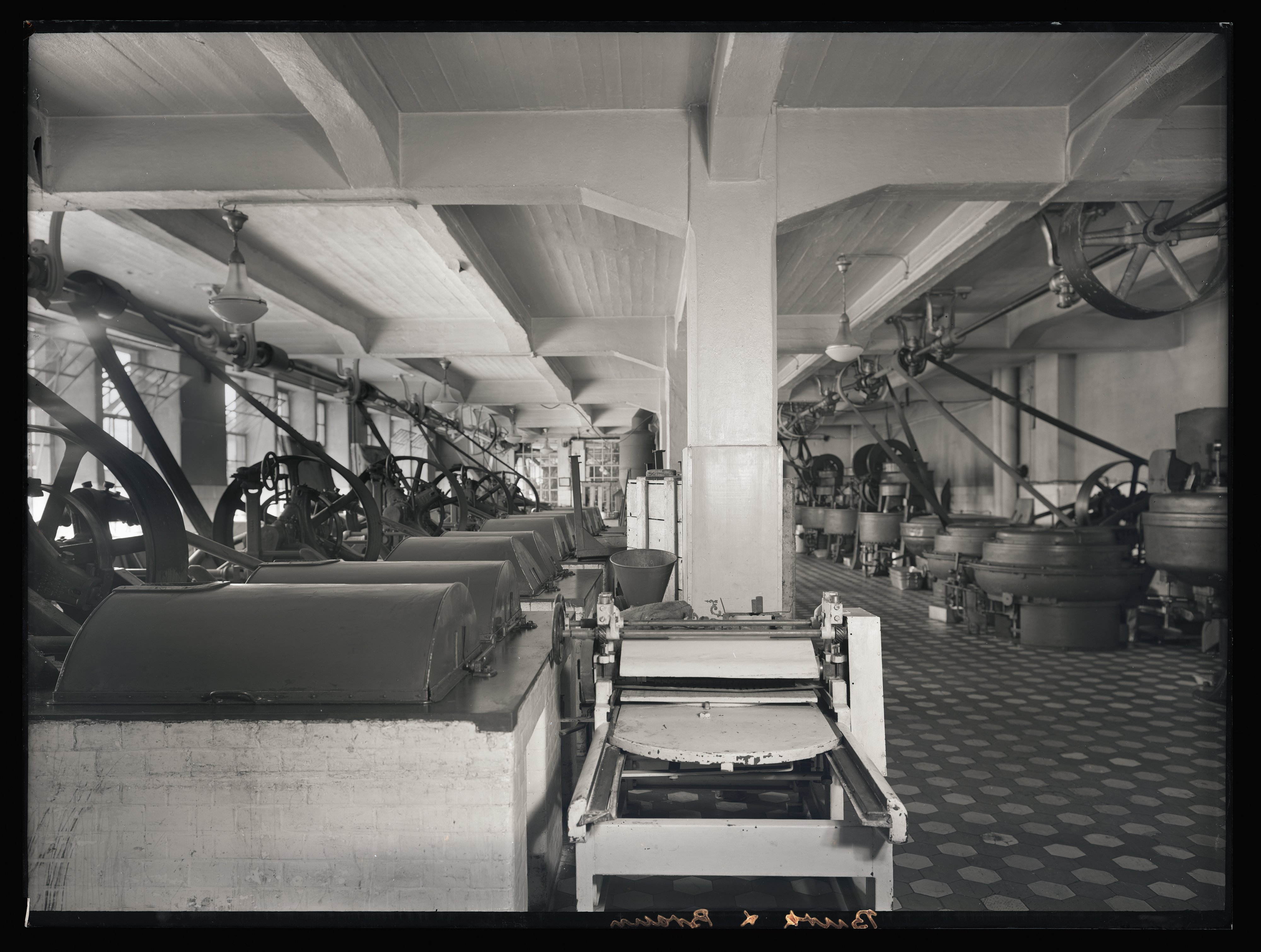 Burk & Braun, Kakao- und Schokoladenfabrik - Mélangeur und Längsreiber (Maschinenhalle) (Stadtmuseum Cottbus CC BY-NC-SA)
