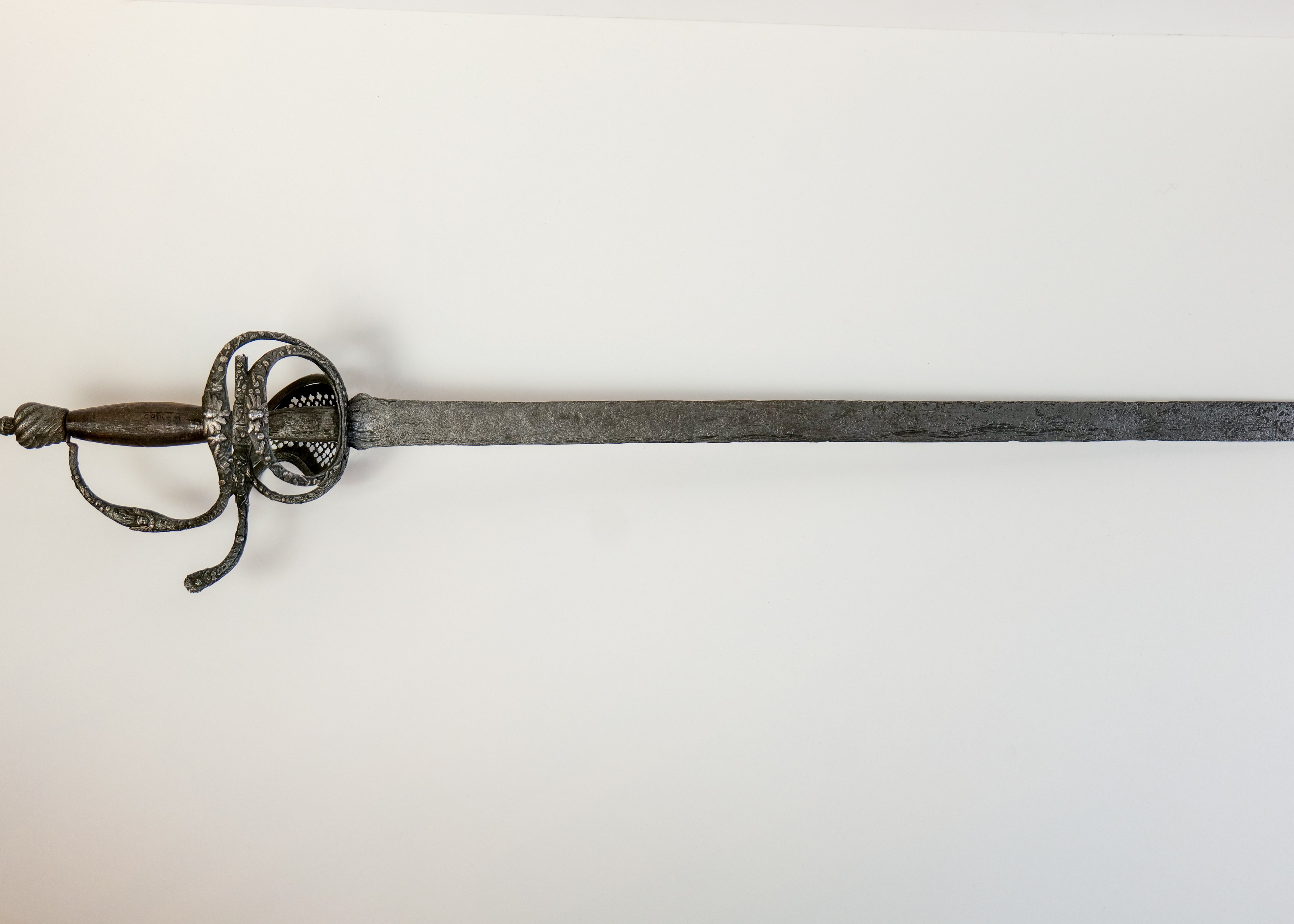 Schwert mit Holzgriff (Stiftung Fürst-Pückler-Museum Park und Schloss Branitz CC BY-NC-SA)