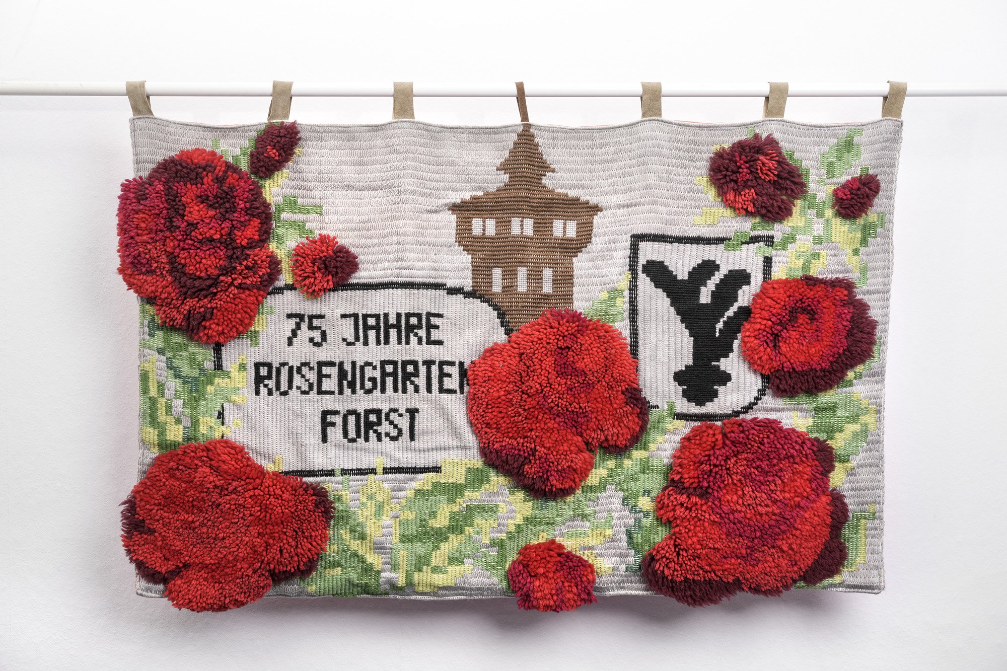 Wandteppich zum 75-jährigen Bestehen des Rosengartens (Brandenburgisches Textilmuseum Forst (Lausitz) CC BY-NC-SA)