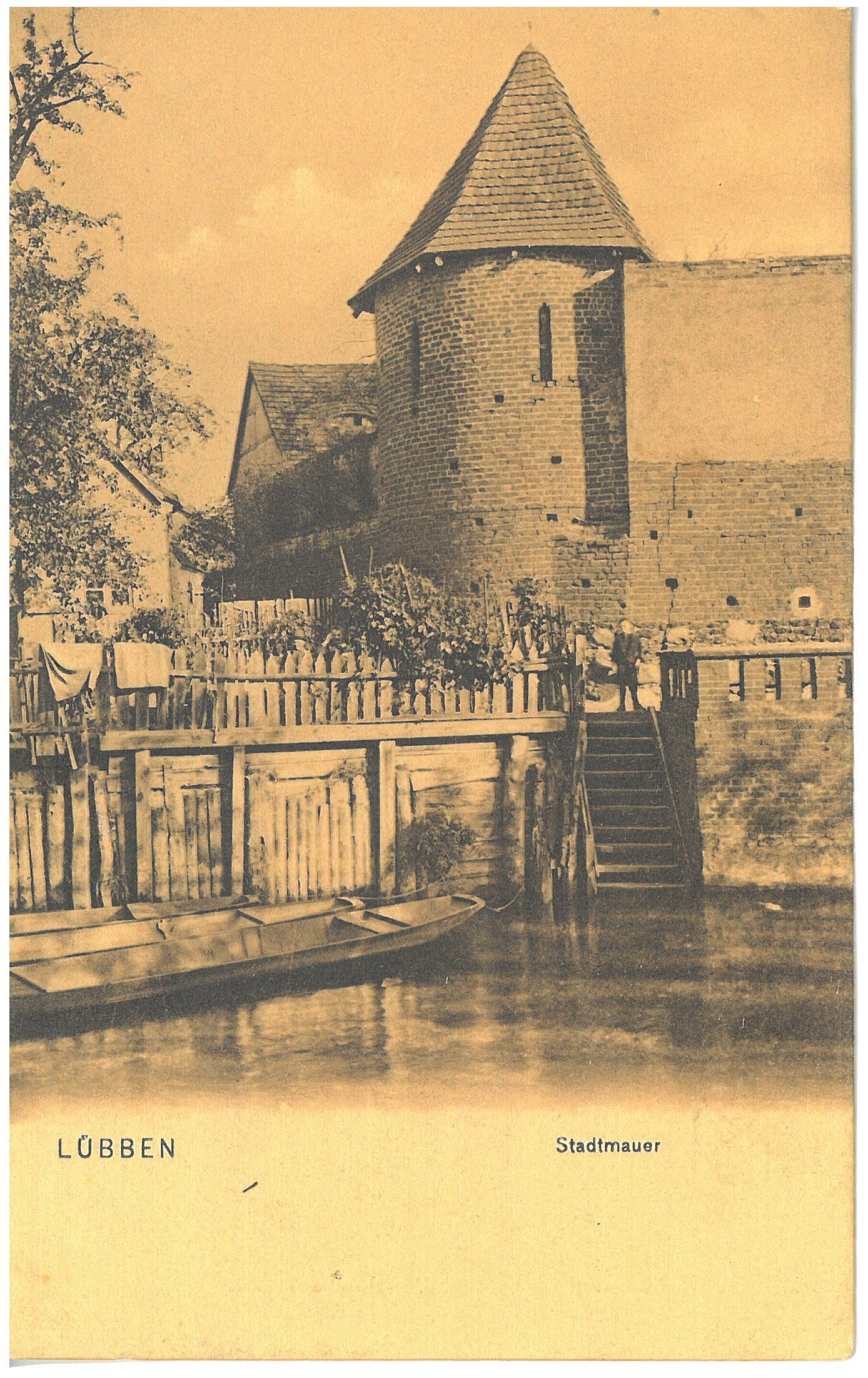 Stadtmauer mit Trutzer und Hexenturm, Schulgasse (Museum Schloss Lübben CC BY-NC-SA)