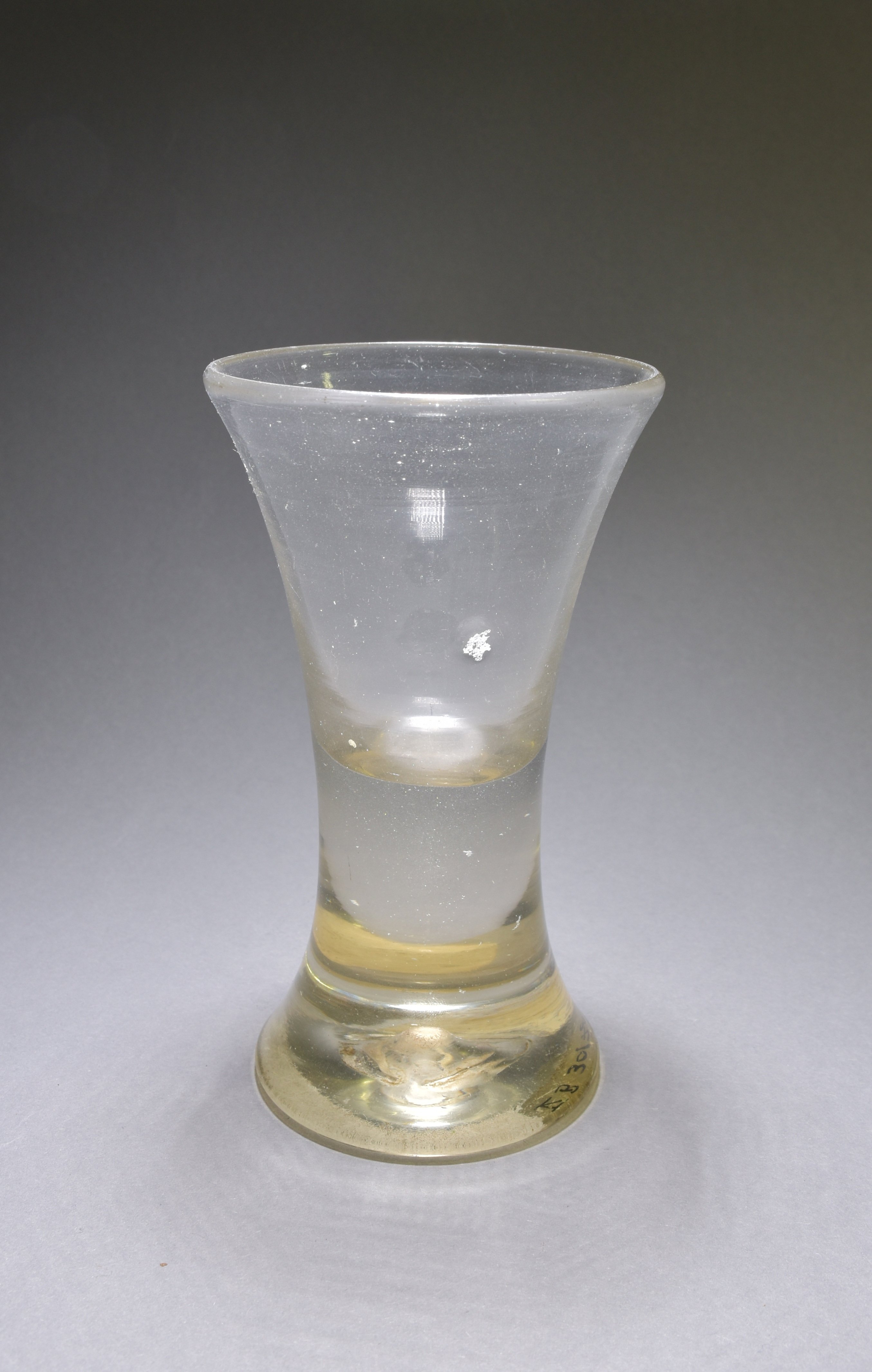 Doppelkonisches Branntweinglas (Heimatmuseum Dahme/Mark CC BY-NC-SA)