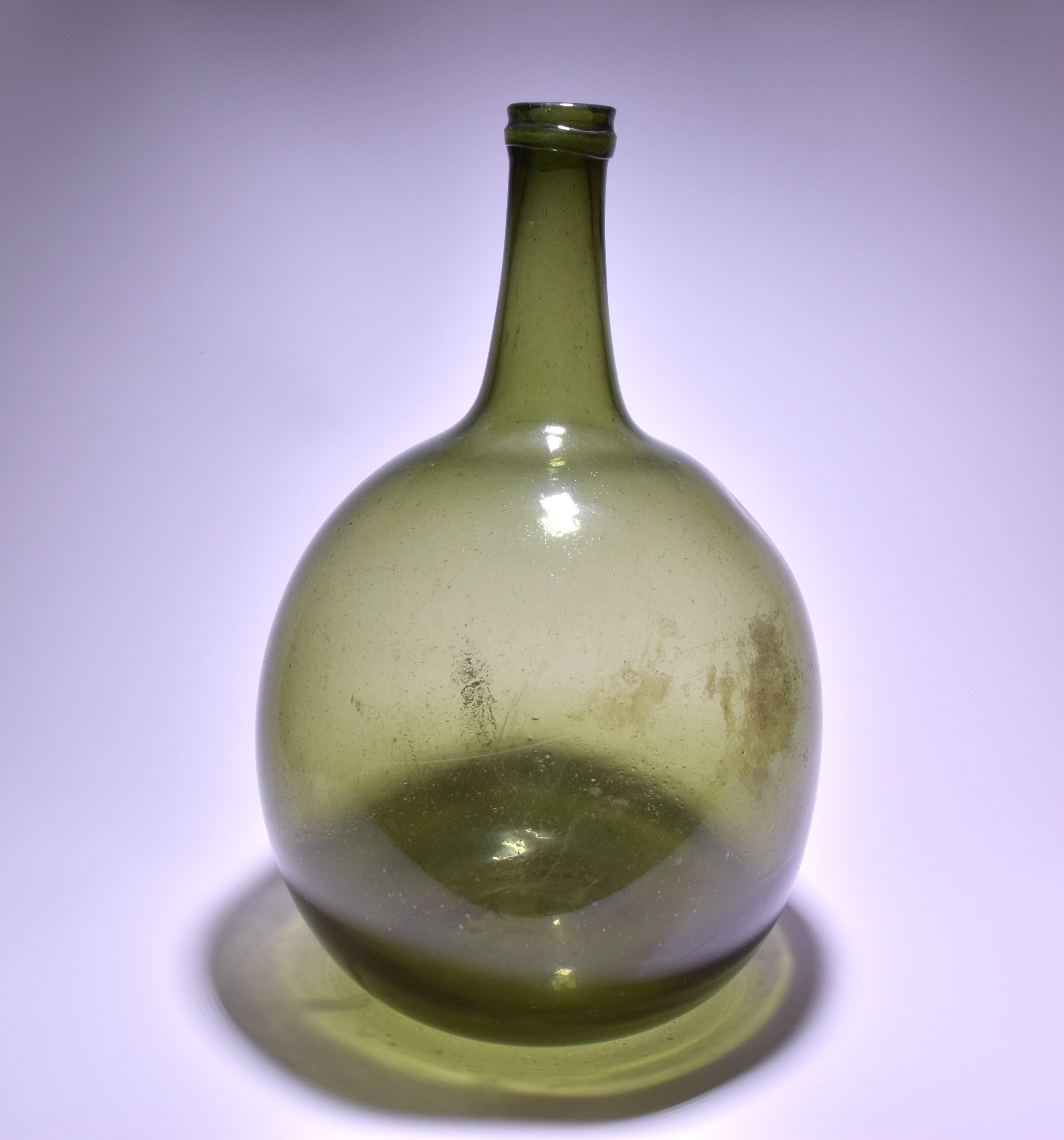 Kugelflasche aus Waldglas von dem Glasermeister Mehns (Stadt- und Regionalmuseum Perleberg CC BY-NC-SA)