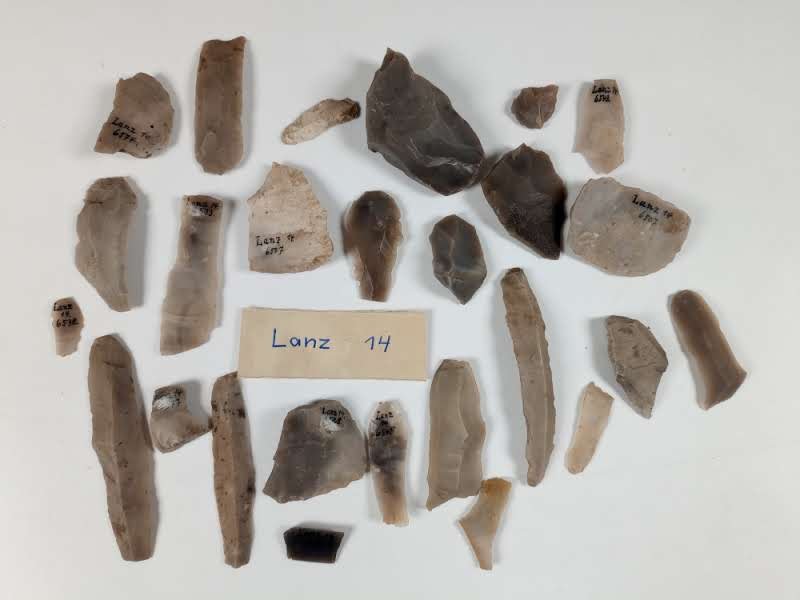 Steinzeitwerkzeuge und -waffen (Stadt- und Regionalmuseum Perleberg CC BY-NC-SA)