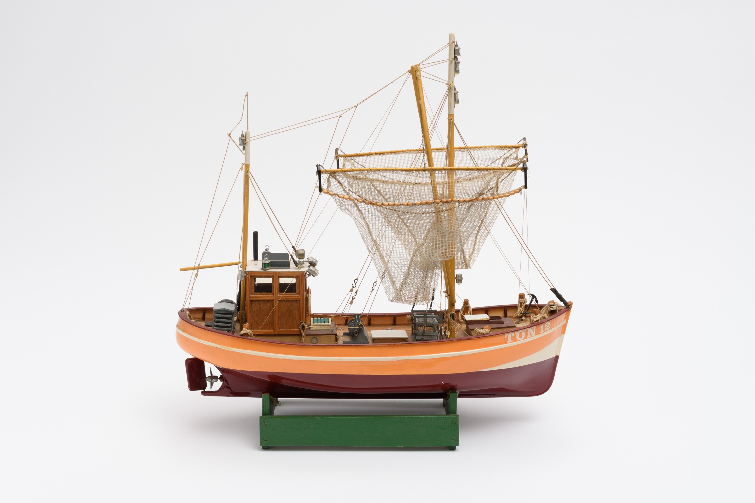 Modell Krabbenkutter TÖN 12 (Binnenschifffahrts-Museum Oderberg CC BY-NC-SA)