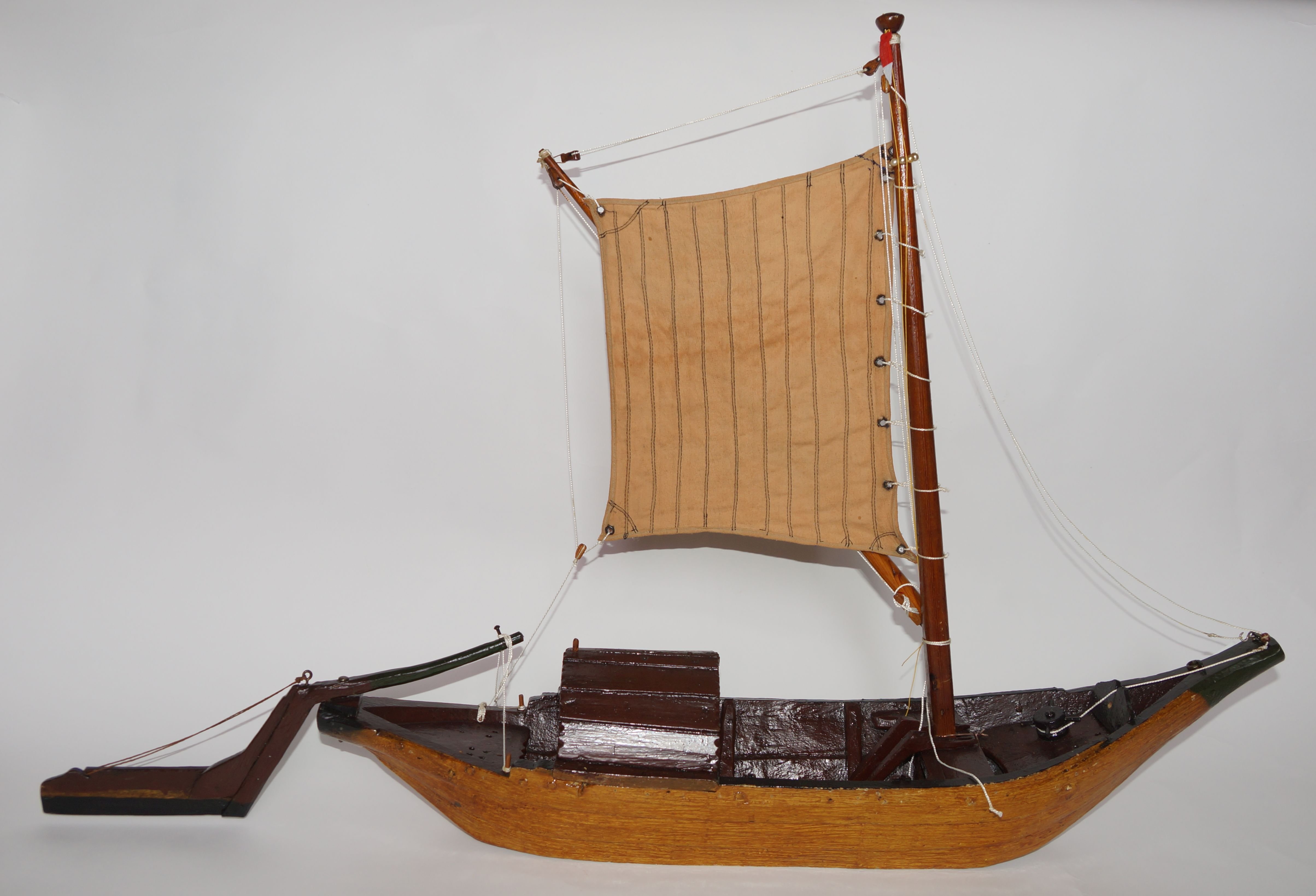 Modell Kaffenkahn mit Segel (Binnenschifffahrtsmuseum Oderberg CC BY-NC-SA)