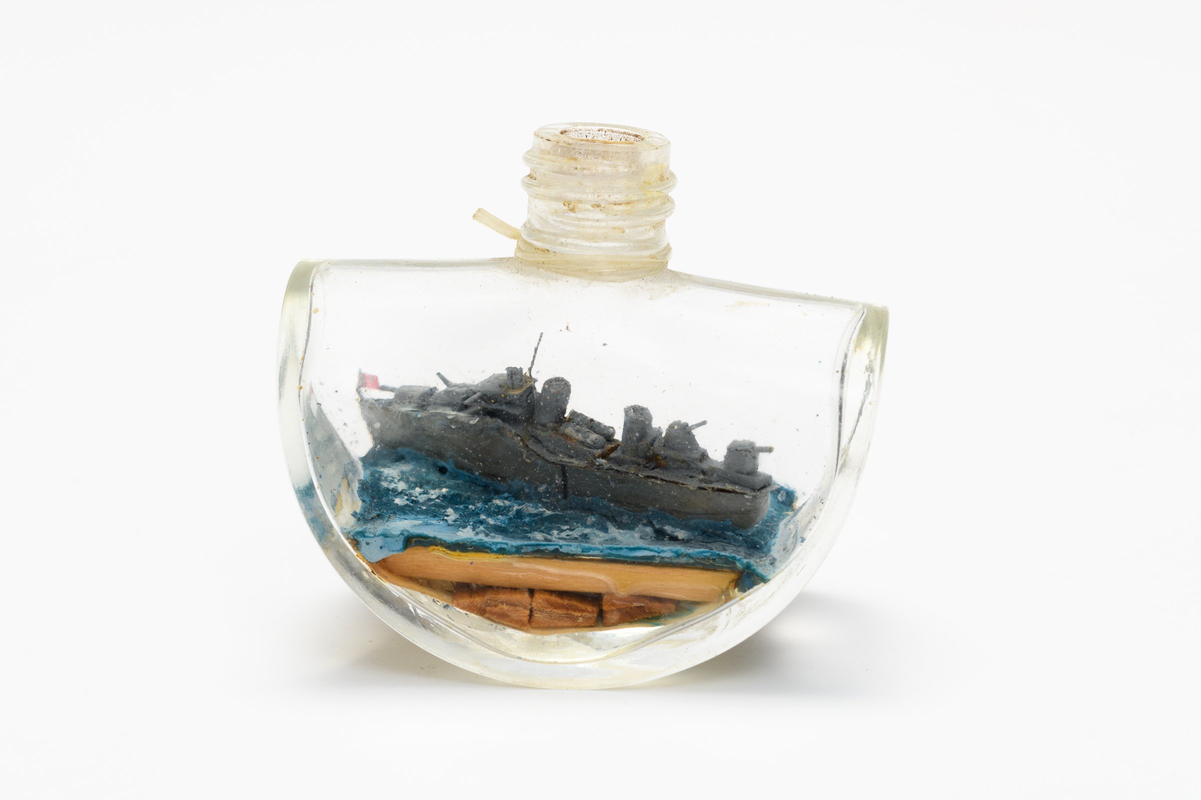 Flaschenschiff Kriegsschiff (Binnenschifffahrtsmuseum Oderberg CC BY-NC-SA)