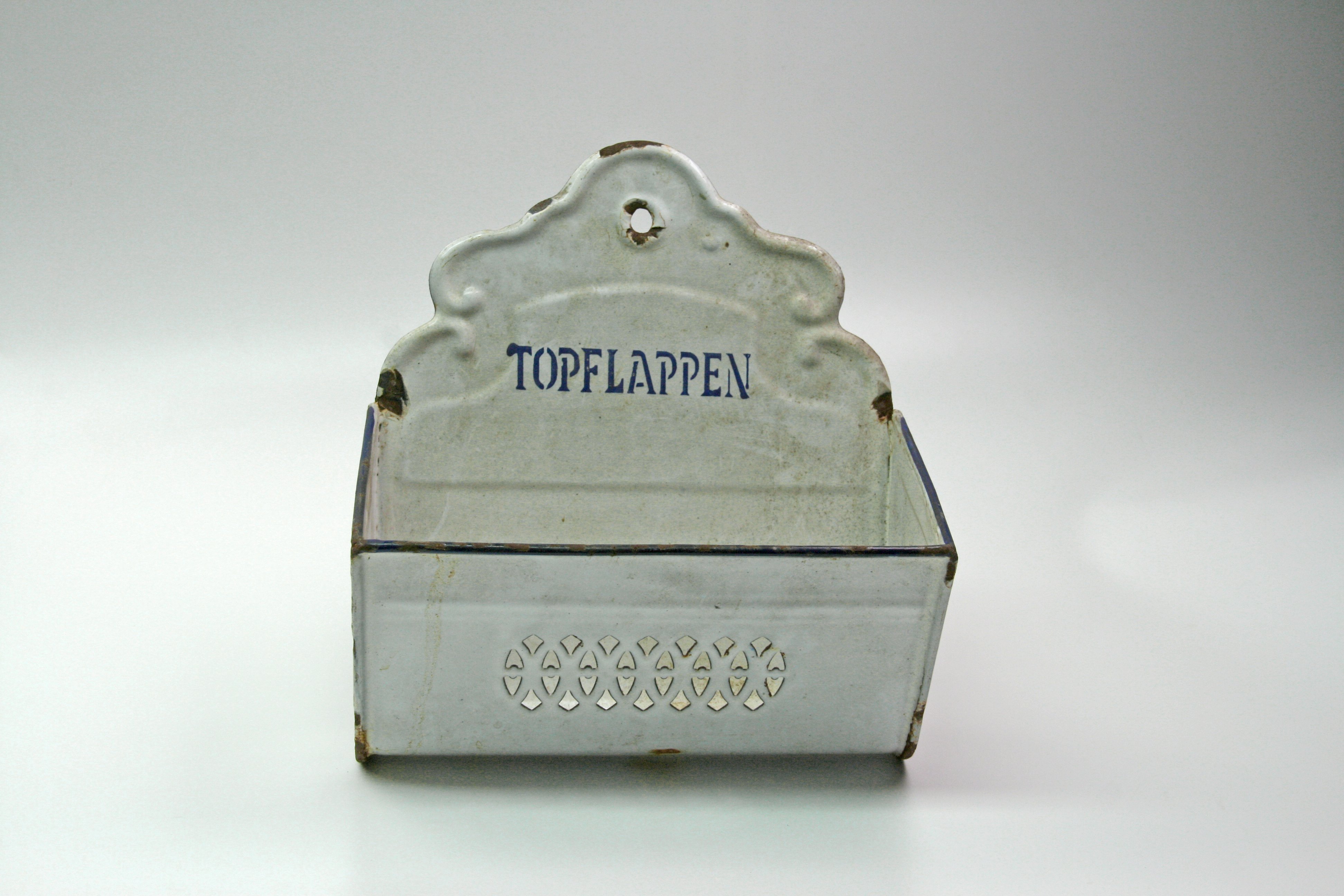 Topflappenbehälter, Emaille (Binnenschifffahrts-Museum Oderberg CC BY-NC-SA)