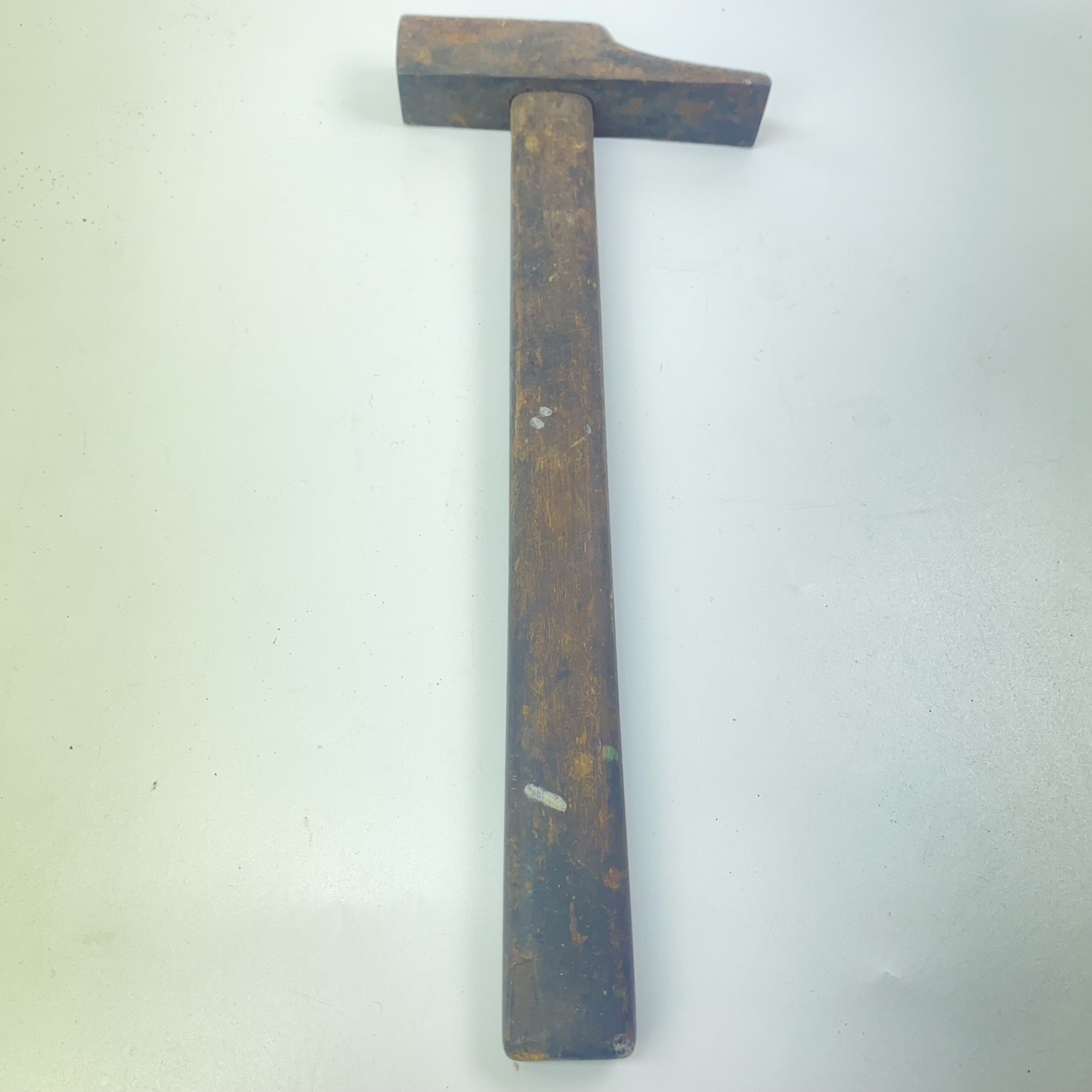 Rostiger Schreinerhammer (Binnenschifffahrts-Museum Oderberg CC BY-NC-SA)
