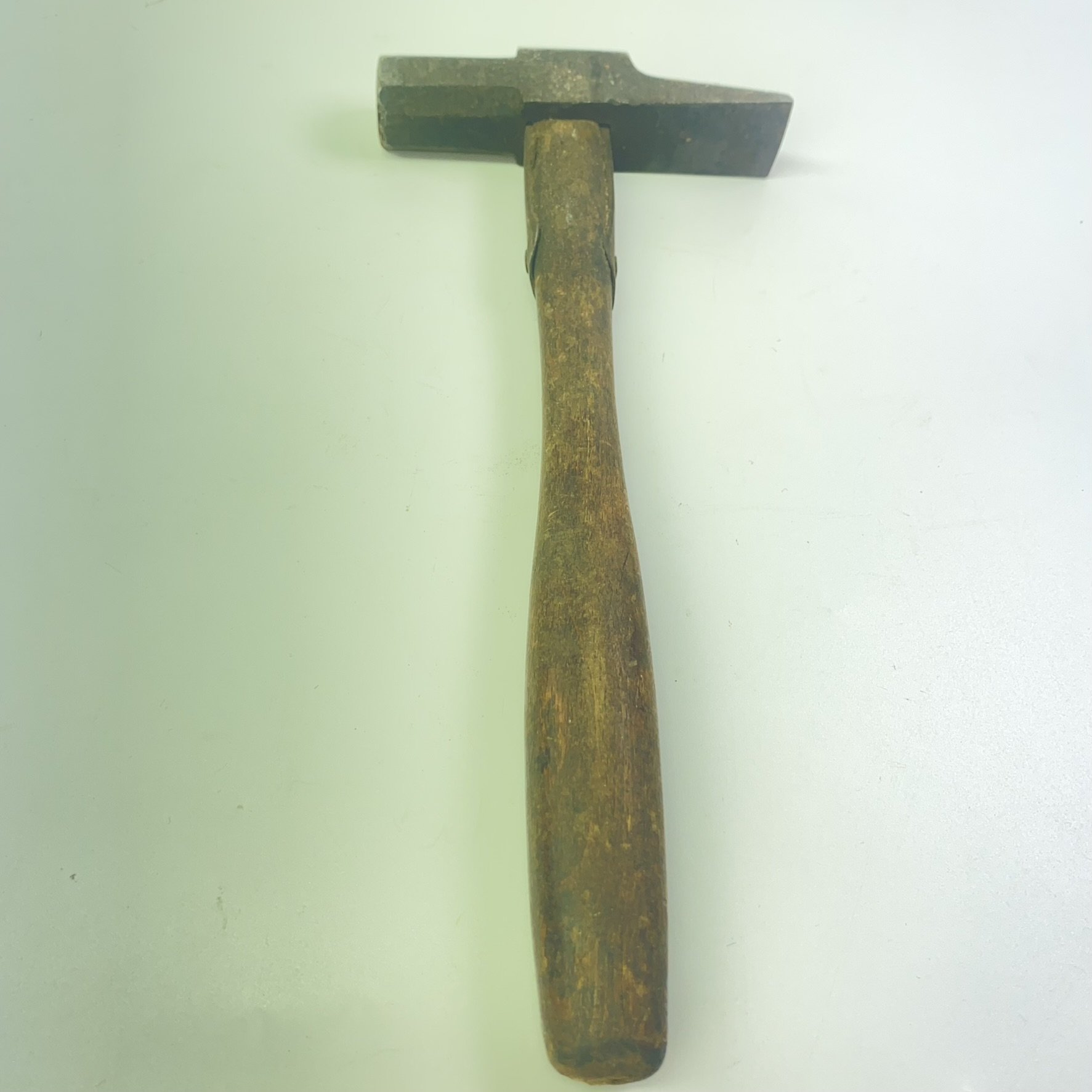 Schreinerhammer mit gesichertem Metallkopf (Binnenschifffahrts-Museum Oderberg CC BY-NC-SA)