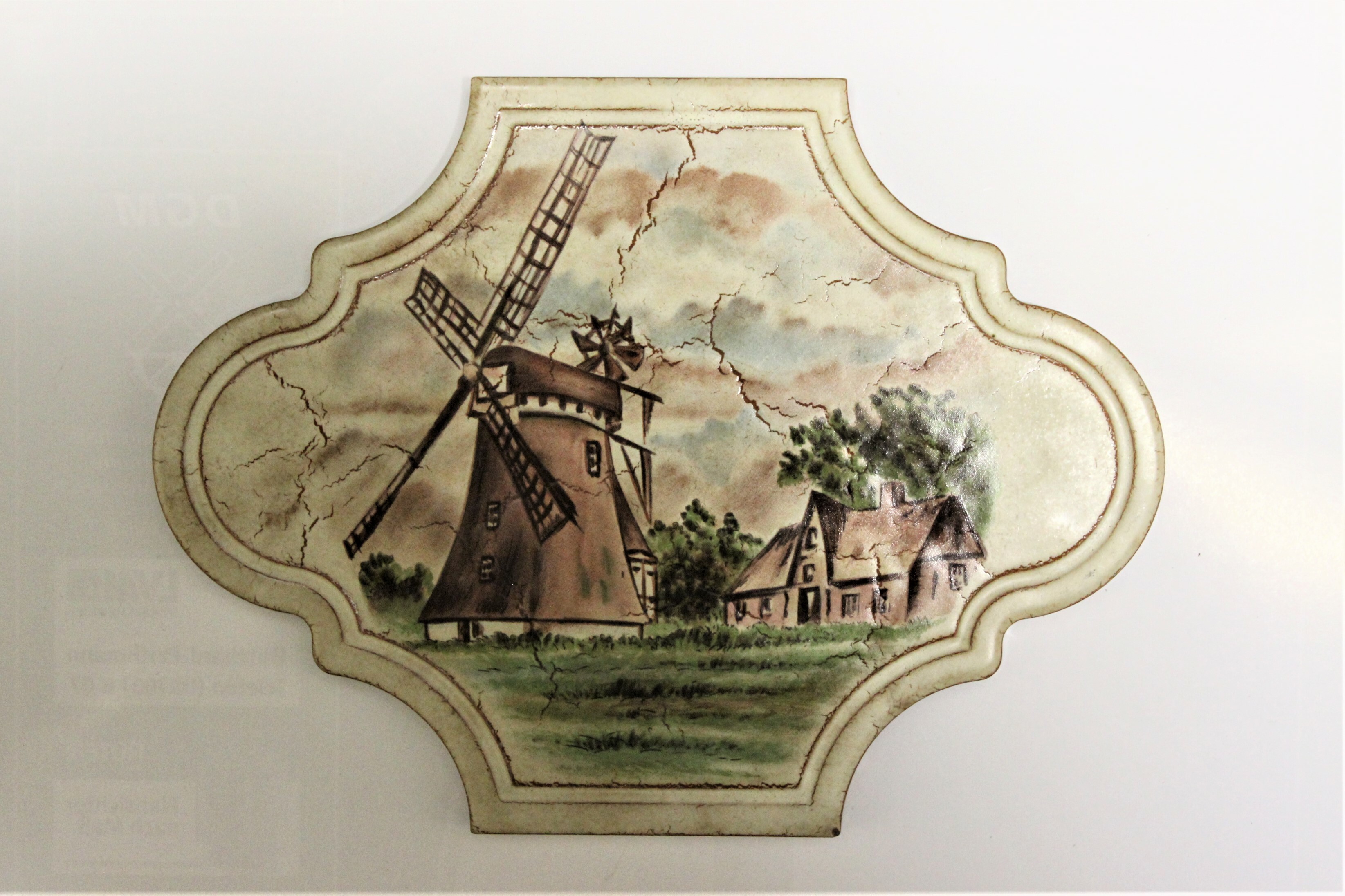 Vielförmige Rauten-Fliese mit Holländermühle in Sepiafarben (Historische Mühle von Sanssouci CC BY-NC-SA)