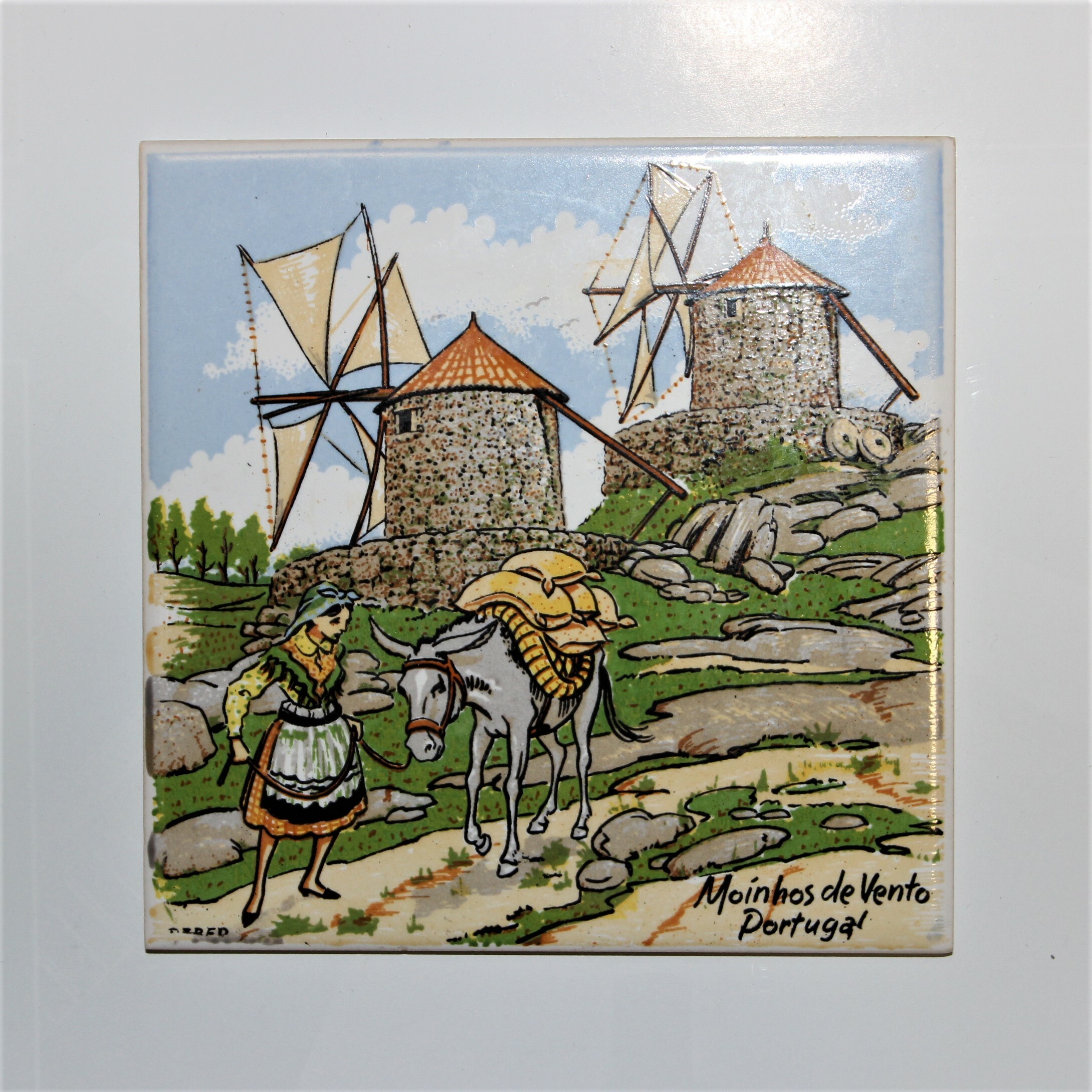 Zwei Segelwindmühlen mit Frau und Esel (Historische Mühle von Sanssouci CC BY-NC-SA)