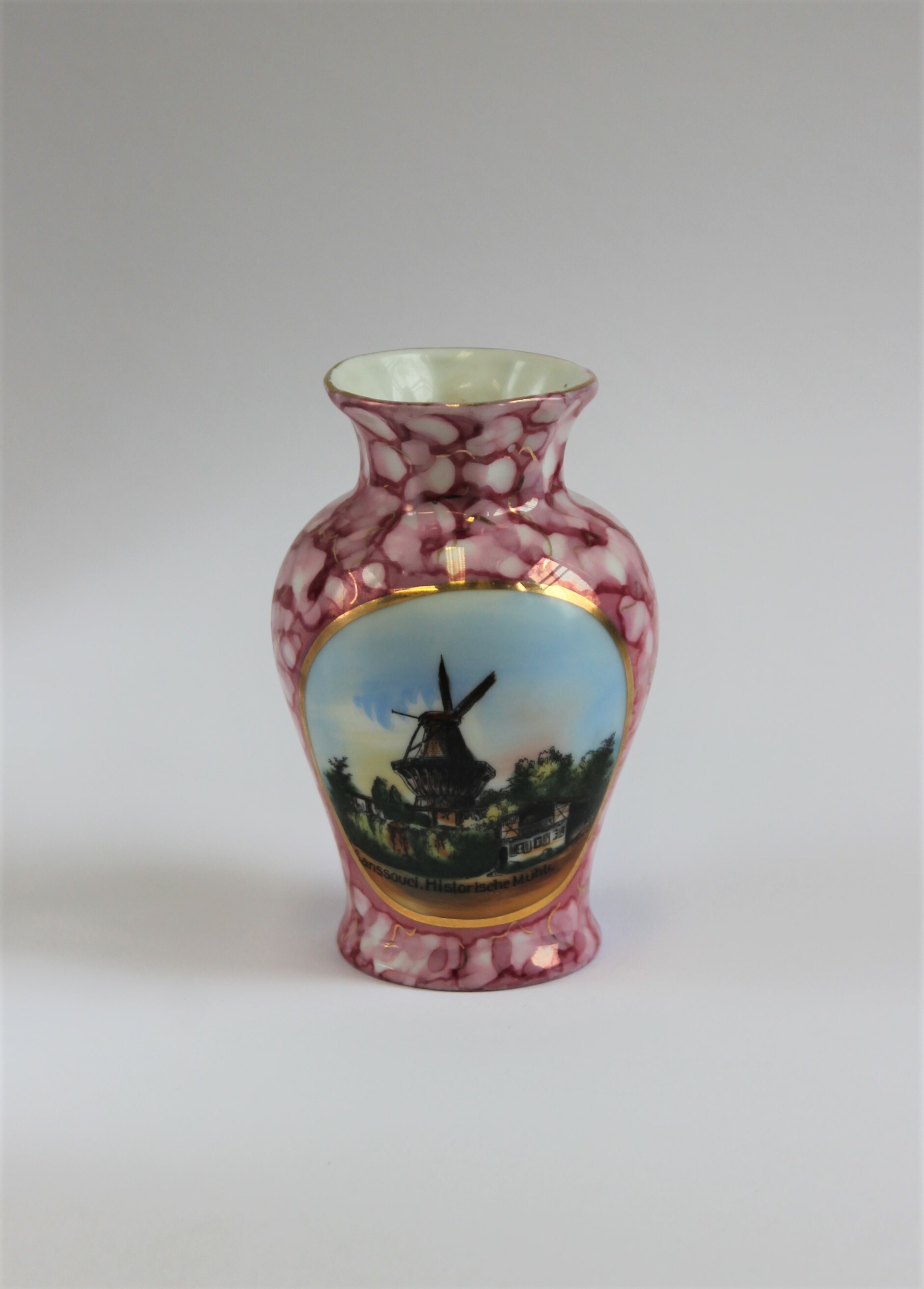 Rosa-goldfarbene Vase mit Historischer Mühle (Historische Mühle von Sanssouci CC BY-NC-SA)