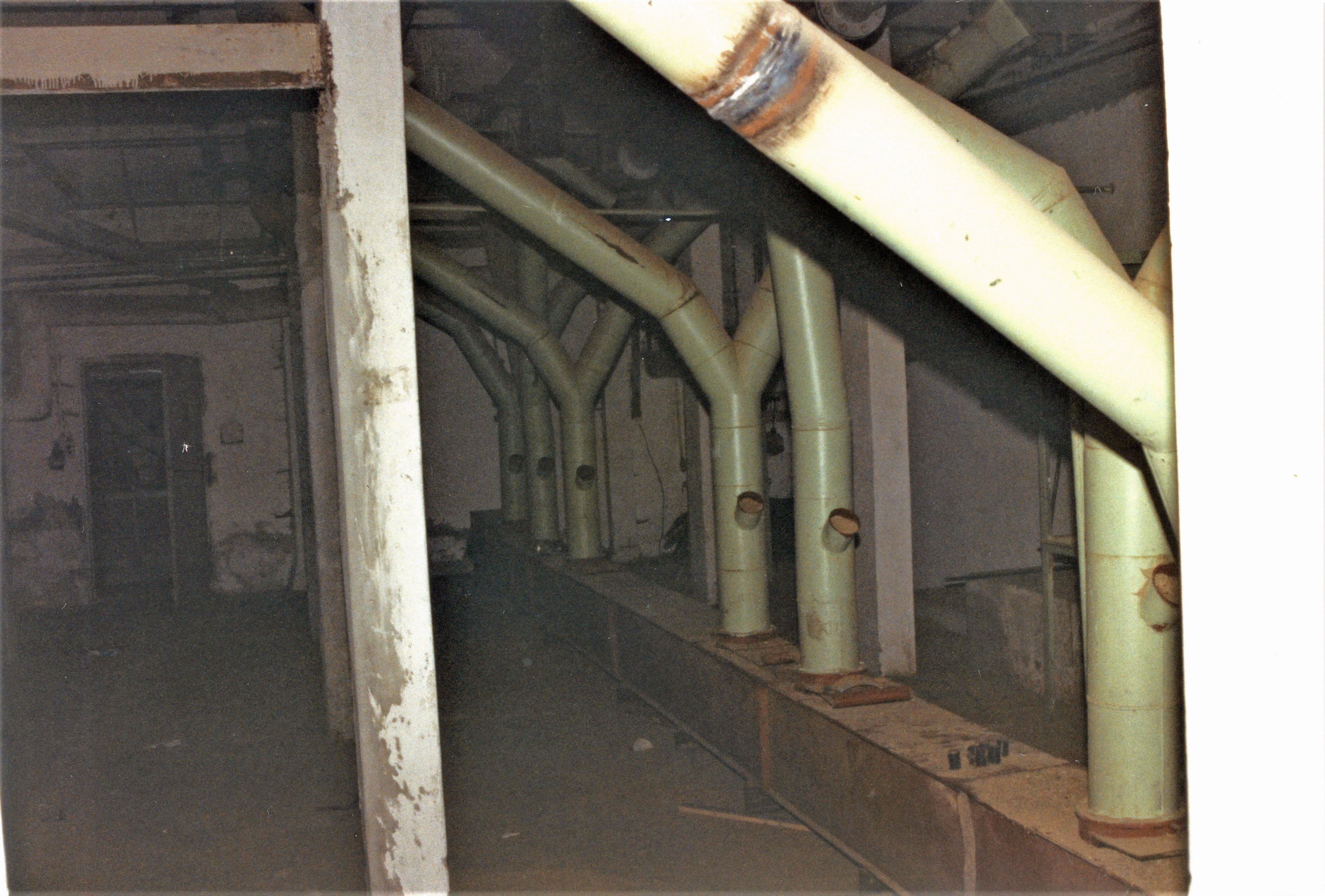 Zerstörte Trogkettenförderer (Historische Mühle von Sanssouci CC BY-NC-SA)