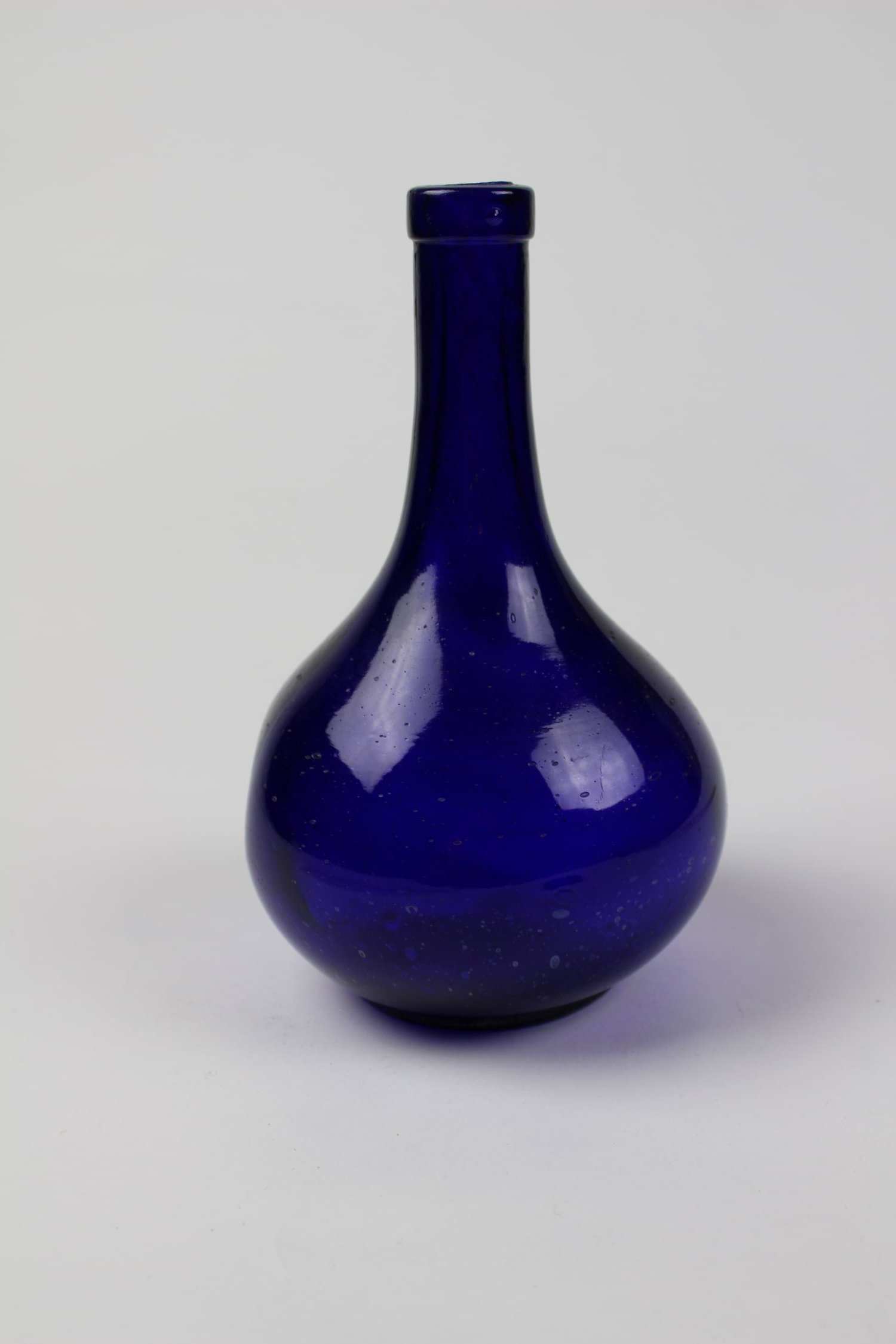 Blaue Flasche (Museum Baruther Glashütte CC BY-NC-SA)