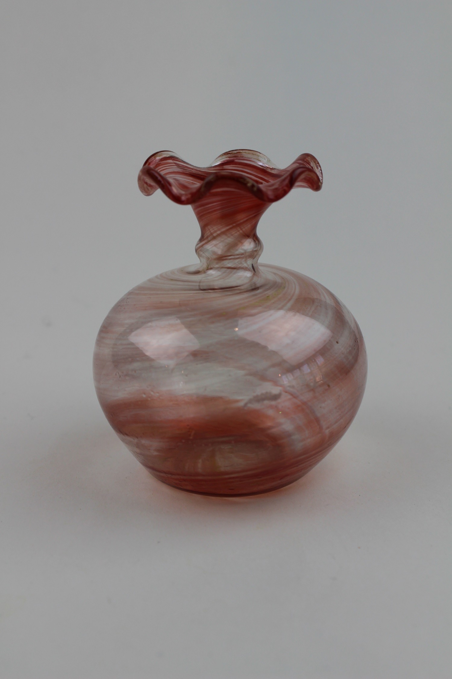 Bauchige Vase in Orangetönen (Museum Baruther Glashütte CC BY-NC-SA)