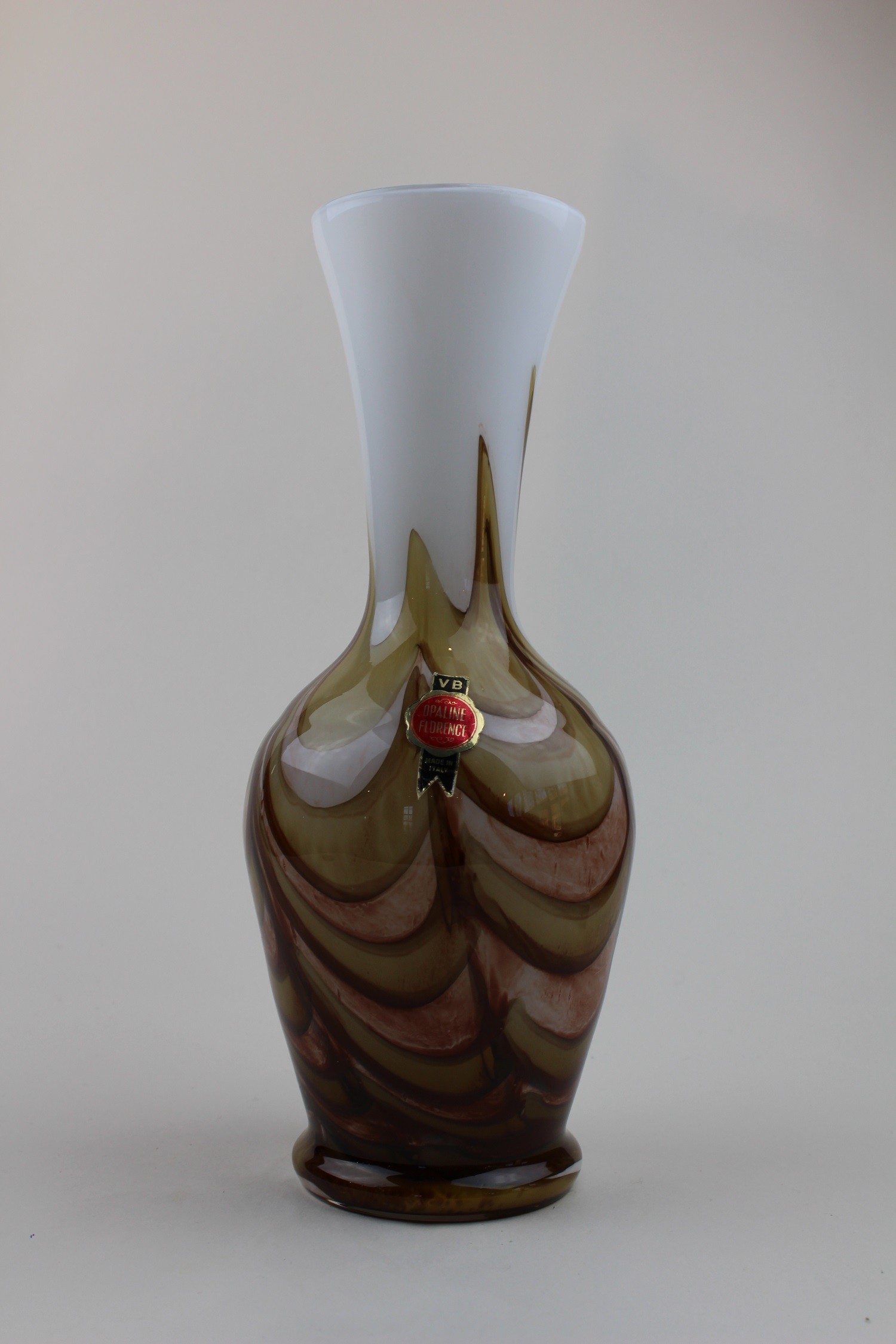 Opake, braungemusterte Vase (Museum Baruther Glashütte CC BY-NC-SA)