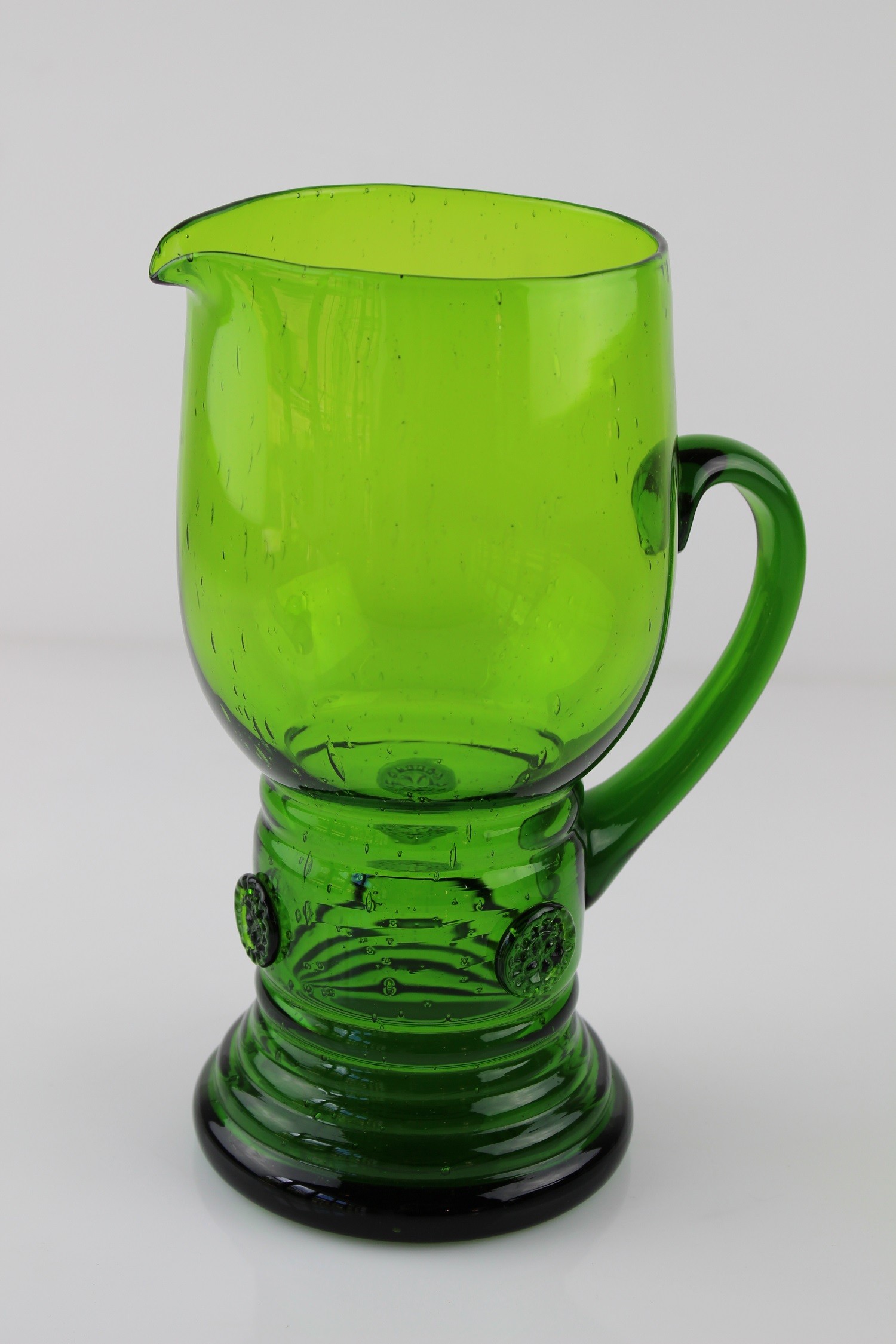 Grünes Henkelglas, Serie Cäsar (Museum Baruther Glashütte CC BY-NC-SA)