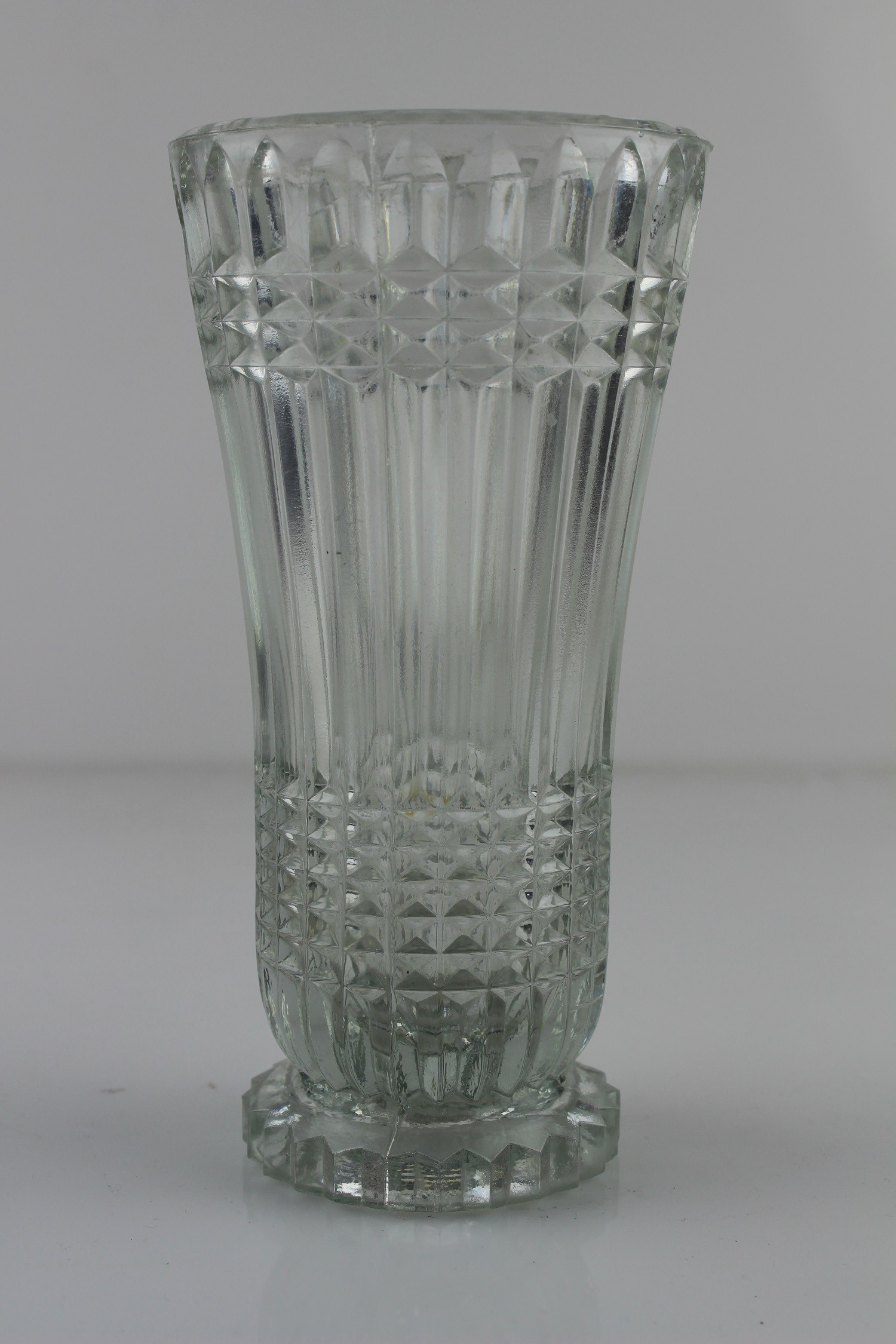 Geriffelte Vase (Museum Baruther Glashütte CC BY-NC-SA)
