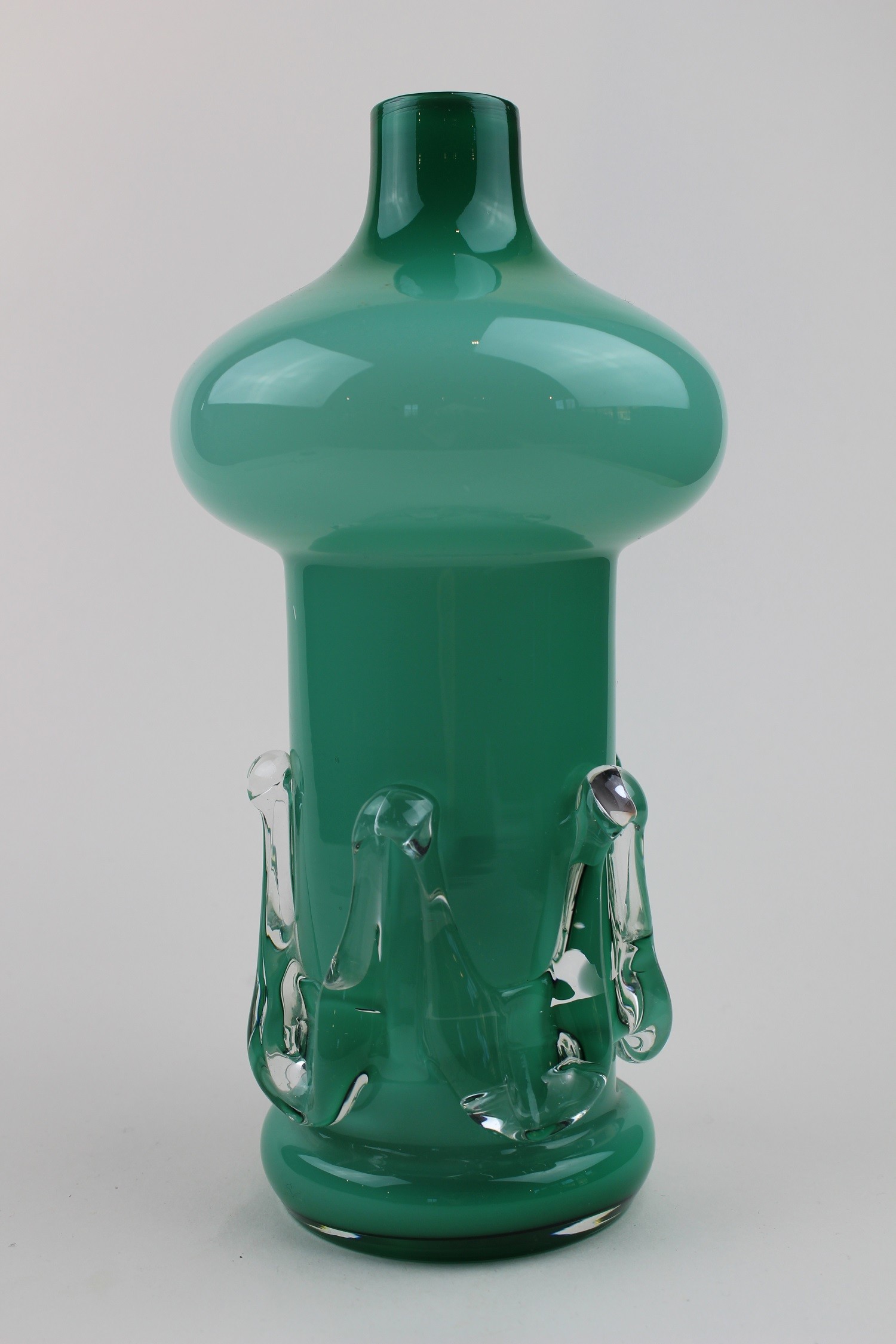 Grünliche Vase/Dekorationselement (Museum Baruther Glashütte CC BY-NC-SA)