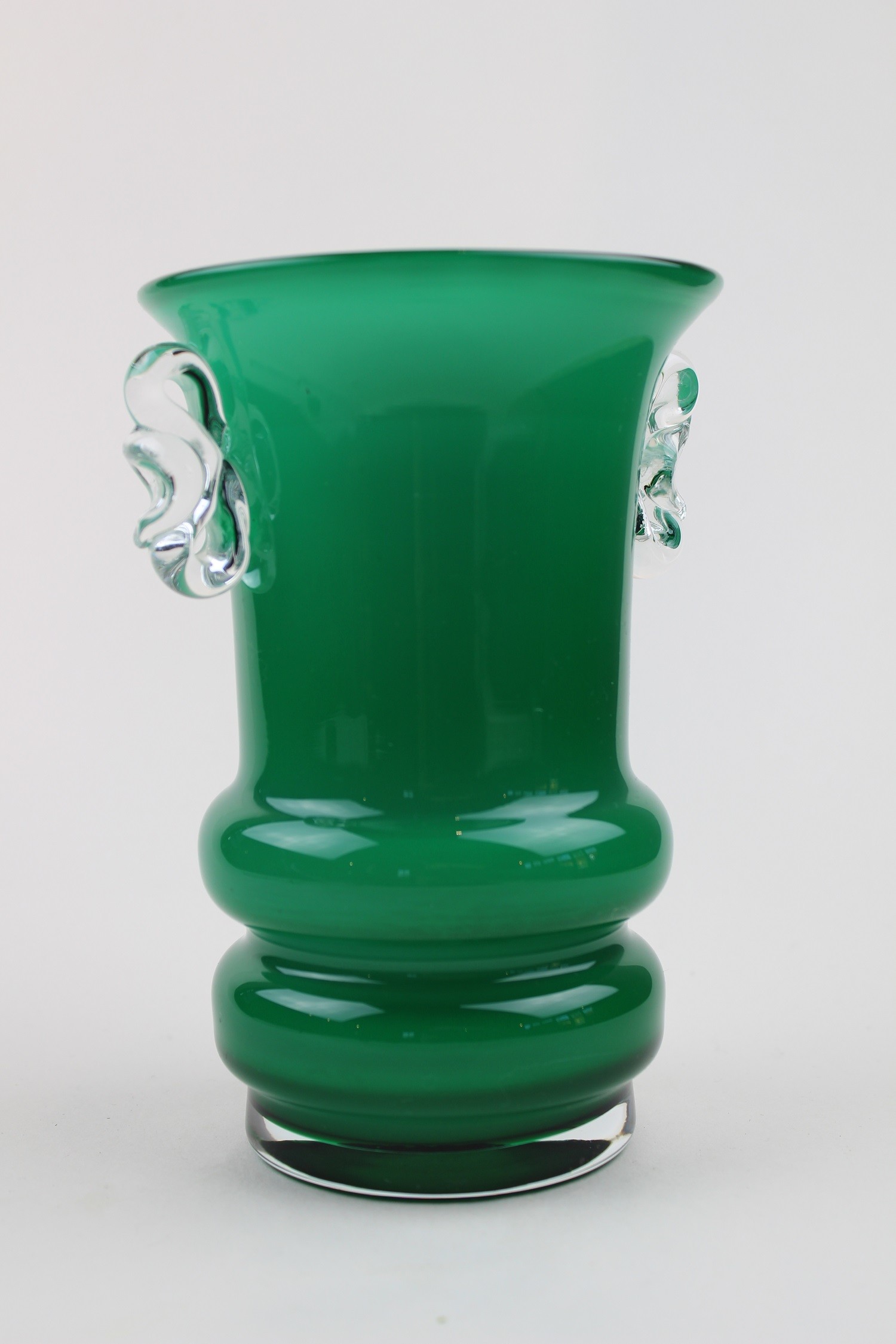 Grüne Vase (Museum Baruther Glashütte CC BY-NC-SA)