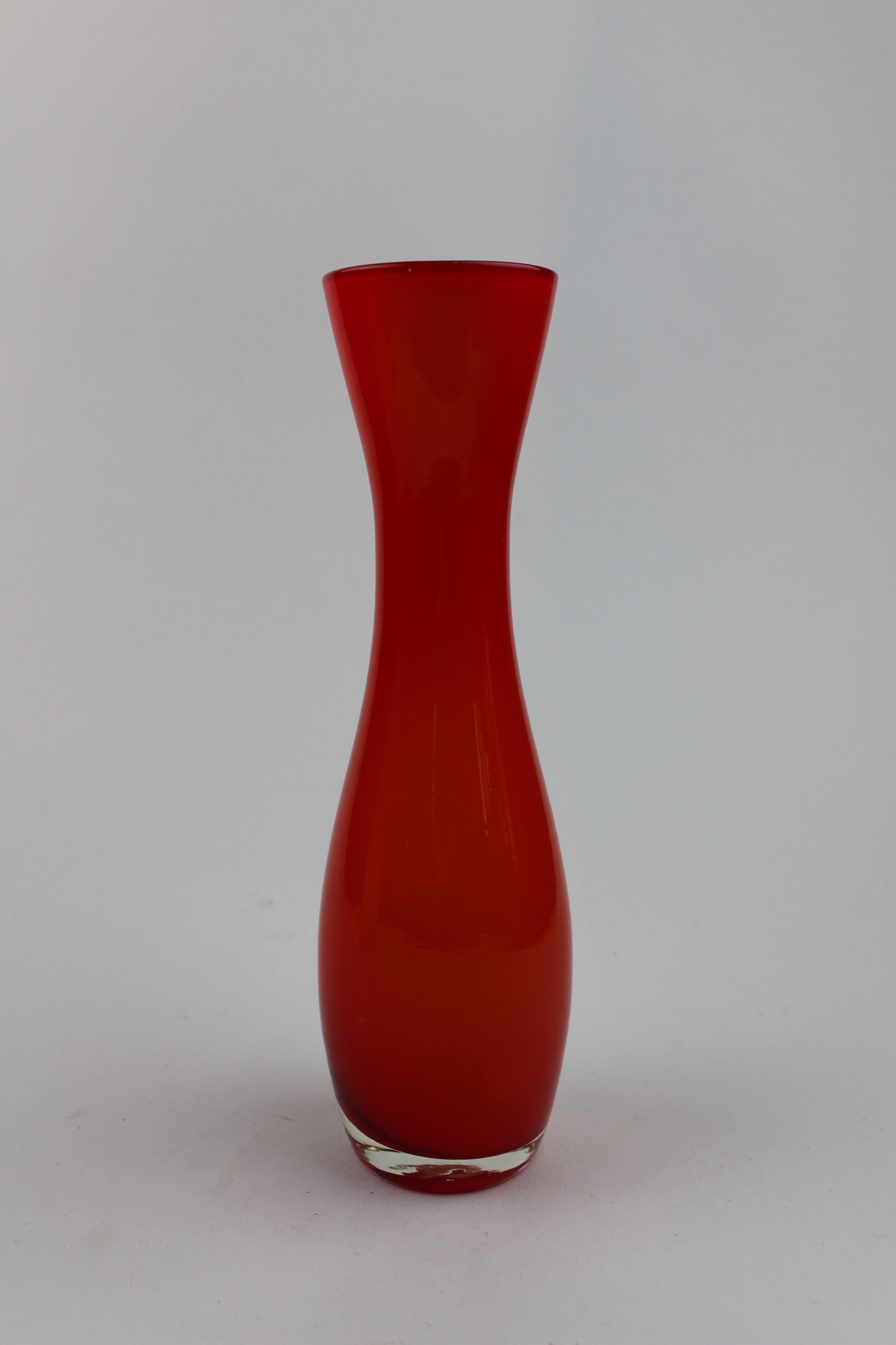 Korallenrote Vase (Museum Baruther Glashütte CC BY-NC-SA)