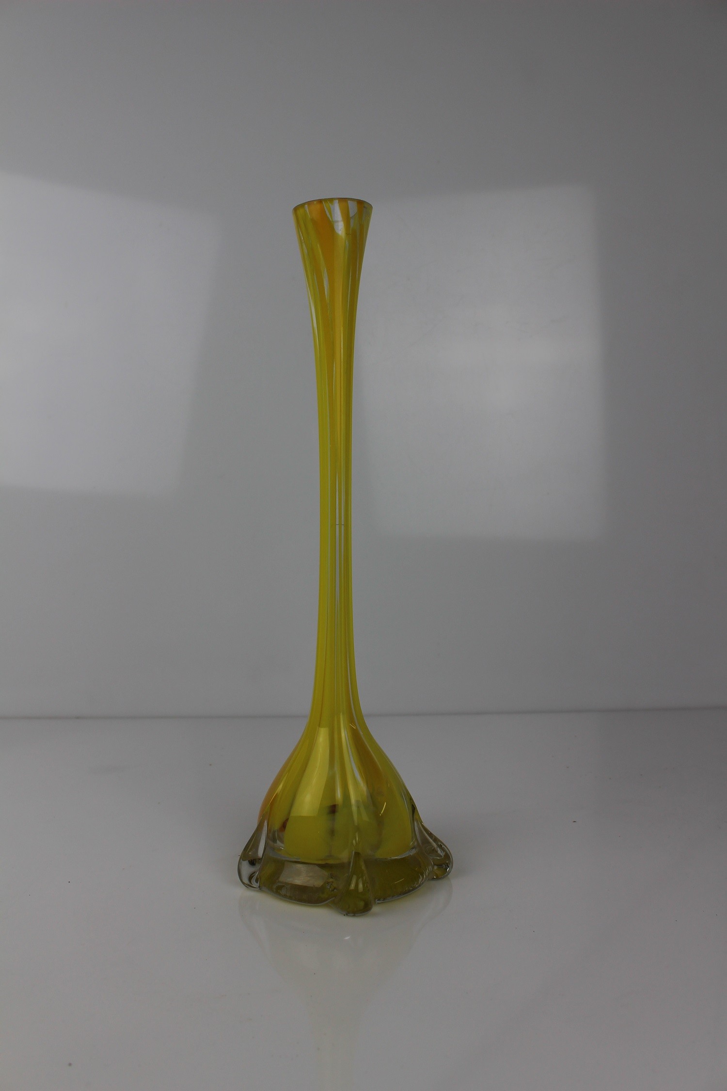 Glasvase, geschundenes Glas (Museum Baruther Glashütte CC BY-NC-SA)
