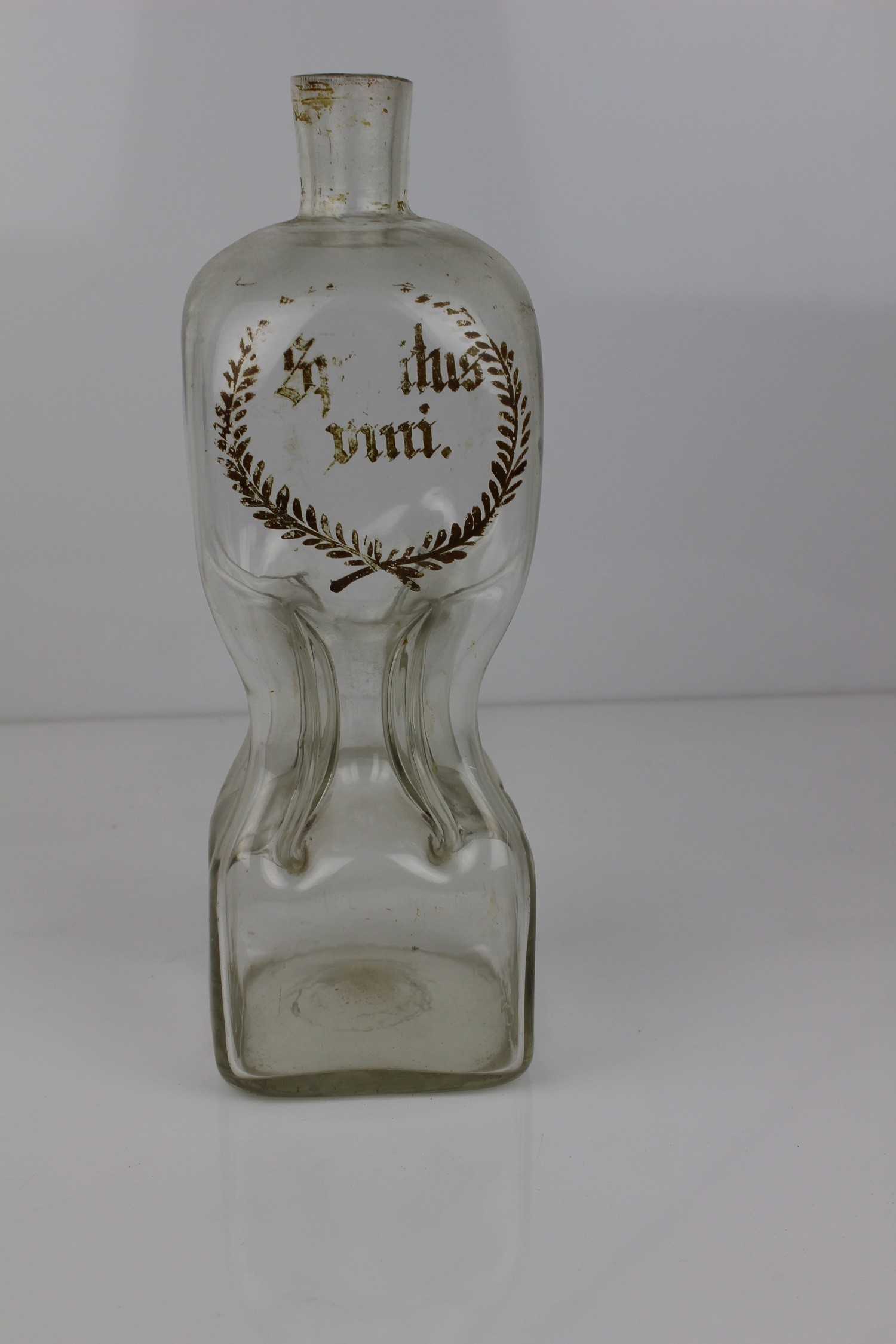 Flasche, Kuttrolf "spiritus vini" (Museum Baruther Glashütte CC BY-NC-SA)