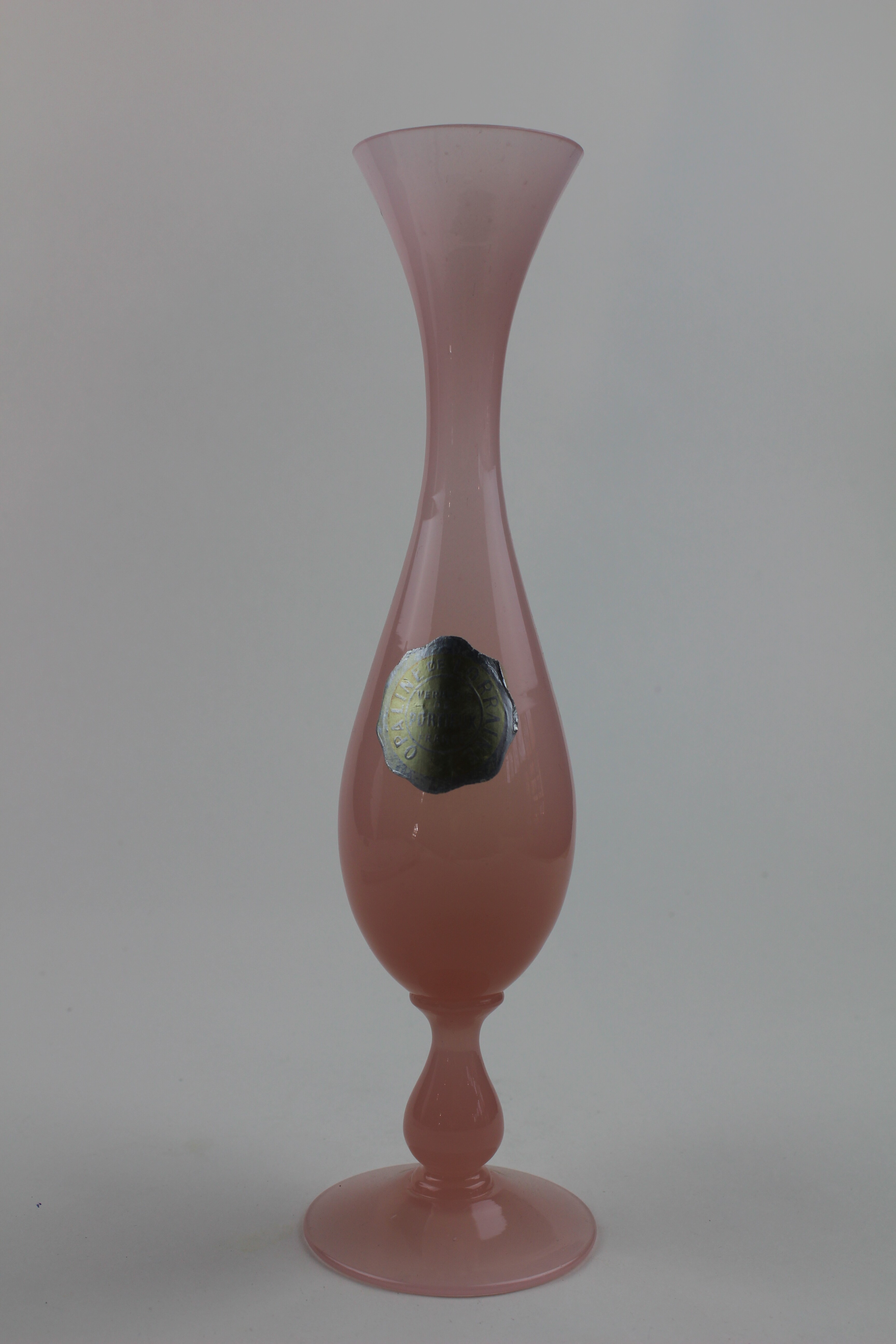 Glasvase, rosa durchgefärbt (Museum Baruther Glashütte CC BY-NC-SA)