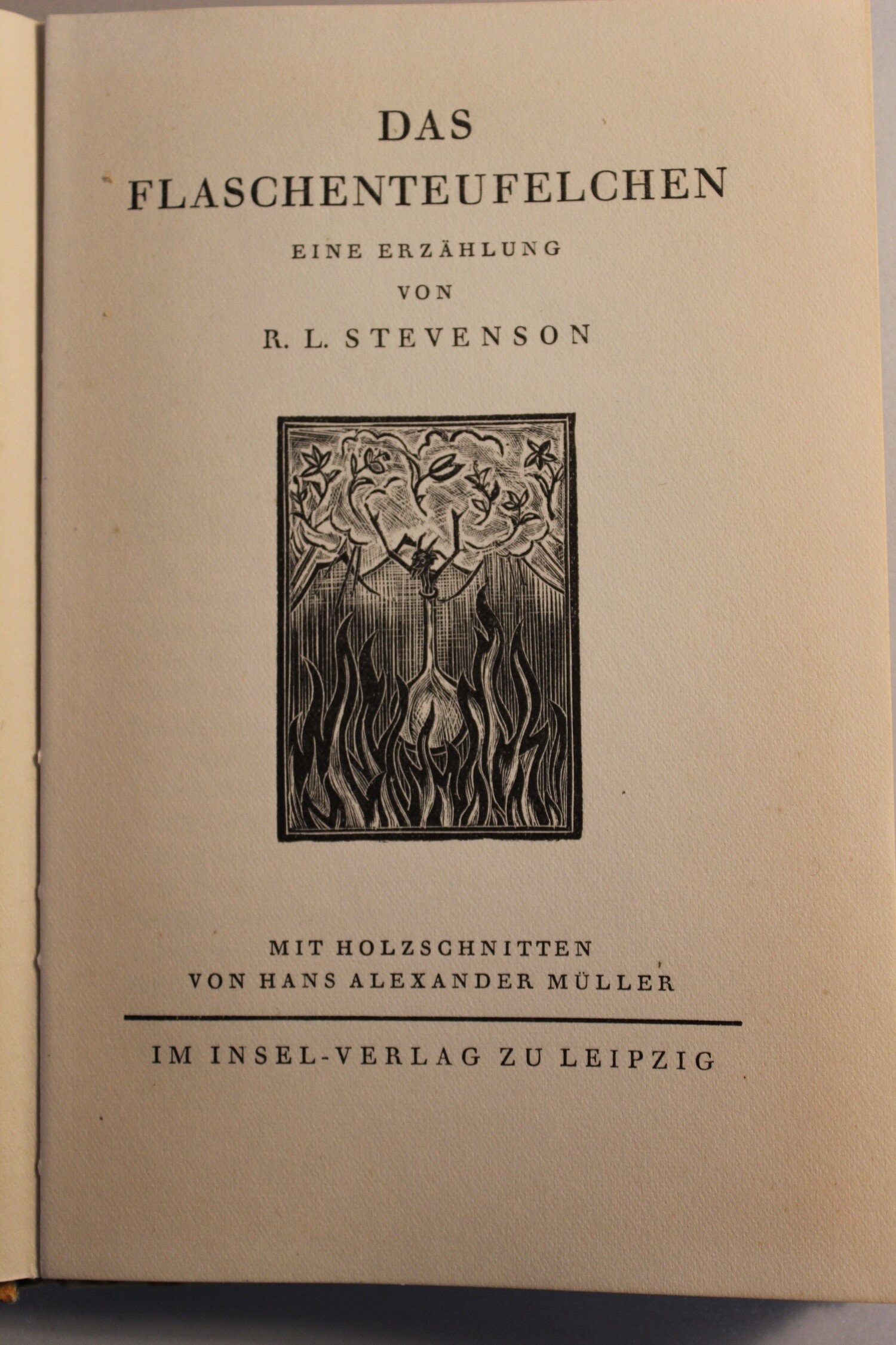 Buch: Stevenson, Das Flaschenteufelchen (Museum Baruther Glashütte CC BY-NC-SA)