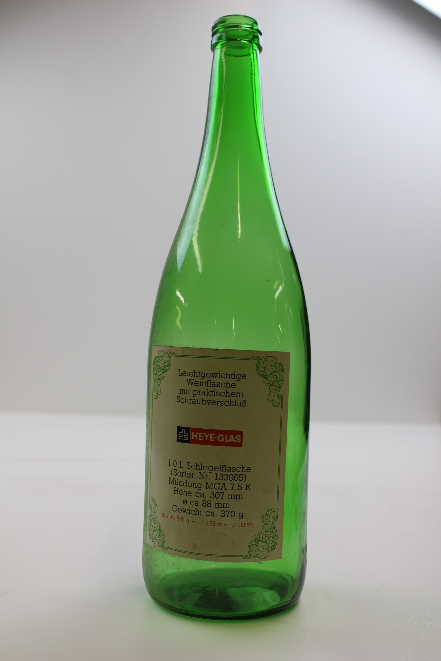 Flasche, maschinengeblasen (Museum Baruther Glashütte CC BY-NC-SA)
