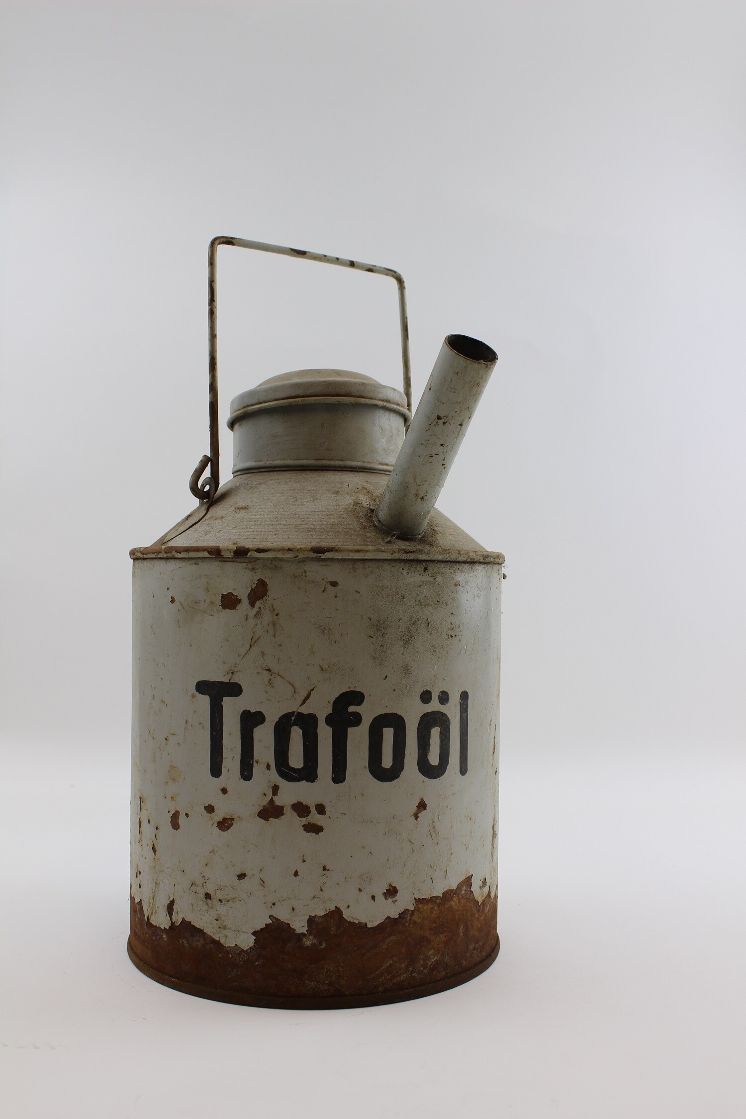 Kanne "Trafoöl" (Museum Baruther Glashütte CC BY-NC-SA)
