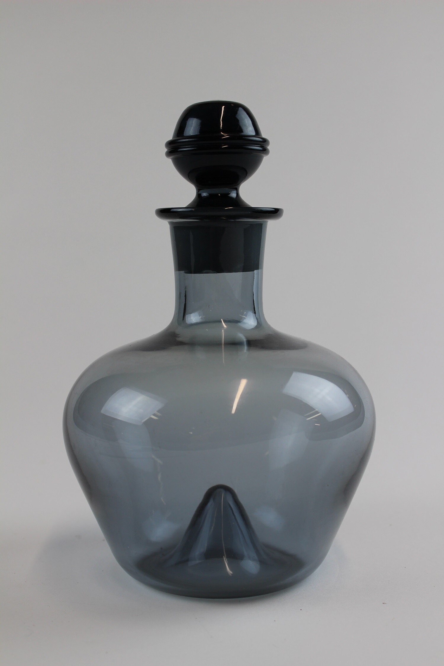 Likörflasche "Zisterne" (Museum Baruther Glashütte CC BY-NC-SA)