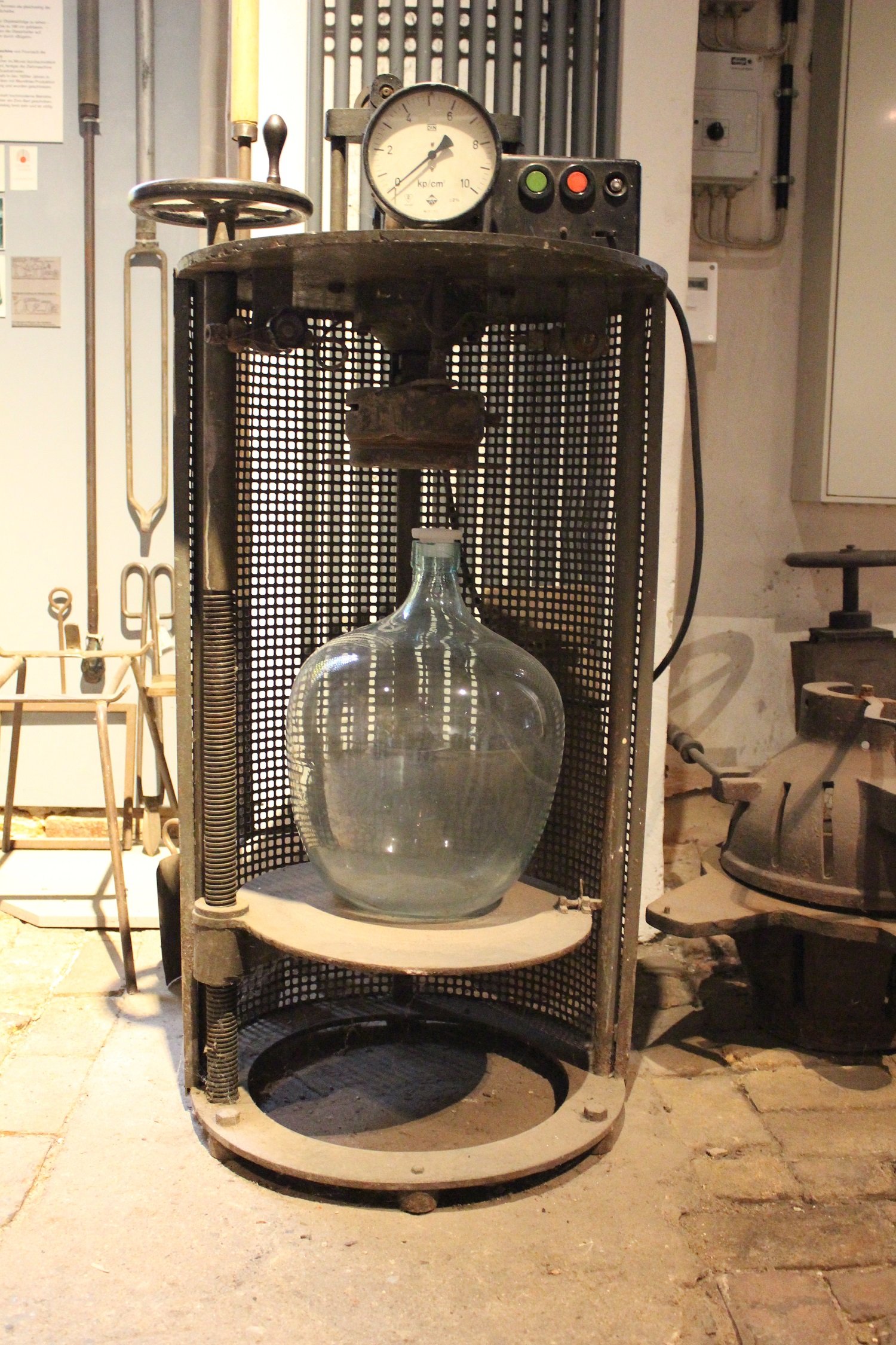 Druckmessgerät für Glasbehälter, Gärballons (Museum Baruther Glashütte CC BY-NC-SA)