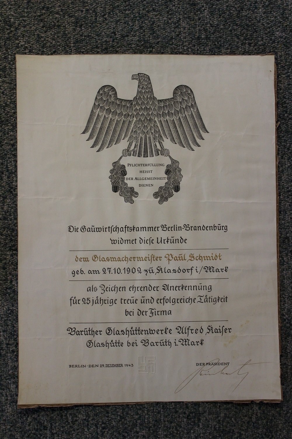 Urkunde Arbeitsjubiläum Glasmacher 1943 (Museum Baruther Glashütte CC BY-NC-SA)