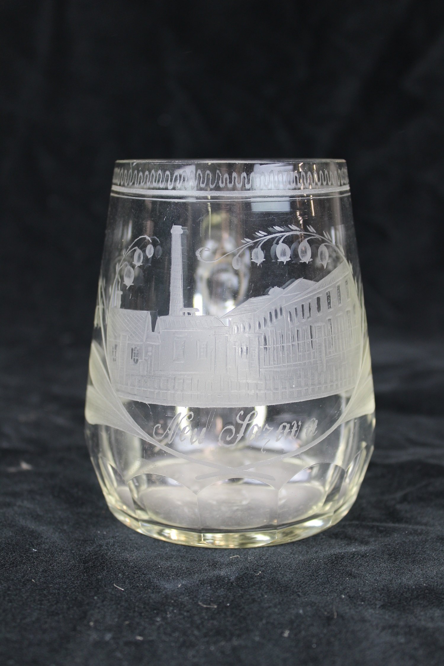 Henkelbecher/Bäderglas (Museum Baruther Glashütte CC BY-NC-SA)