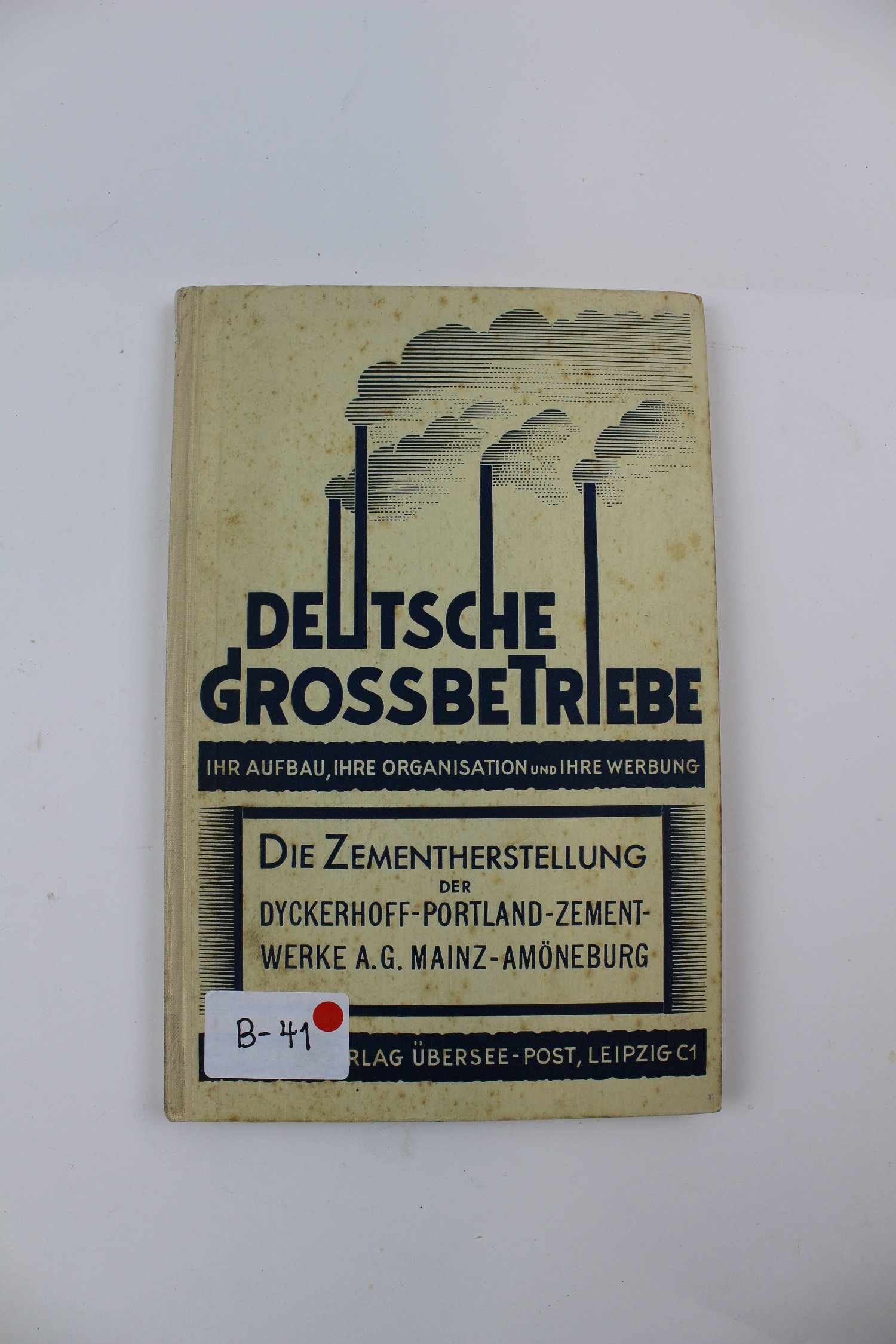 Fachbücher Zement (Museum Baruther Glashütte CC BY-NC-SA)