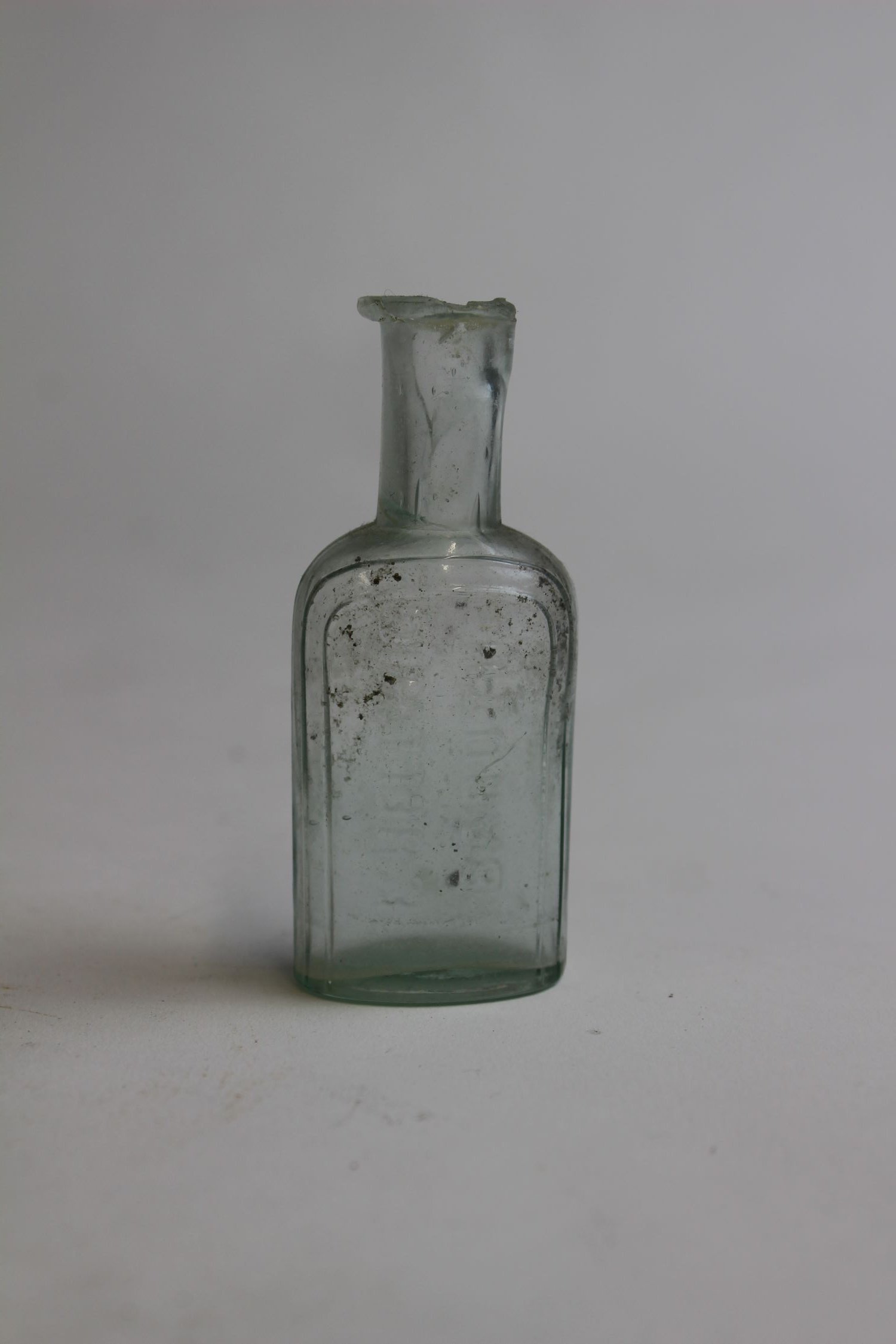 Apothekerflasche Hellwig Baruth (Museum Baruther Glashütte CC BY-NC-SA)