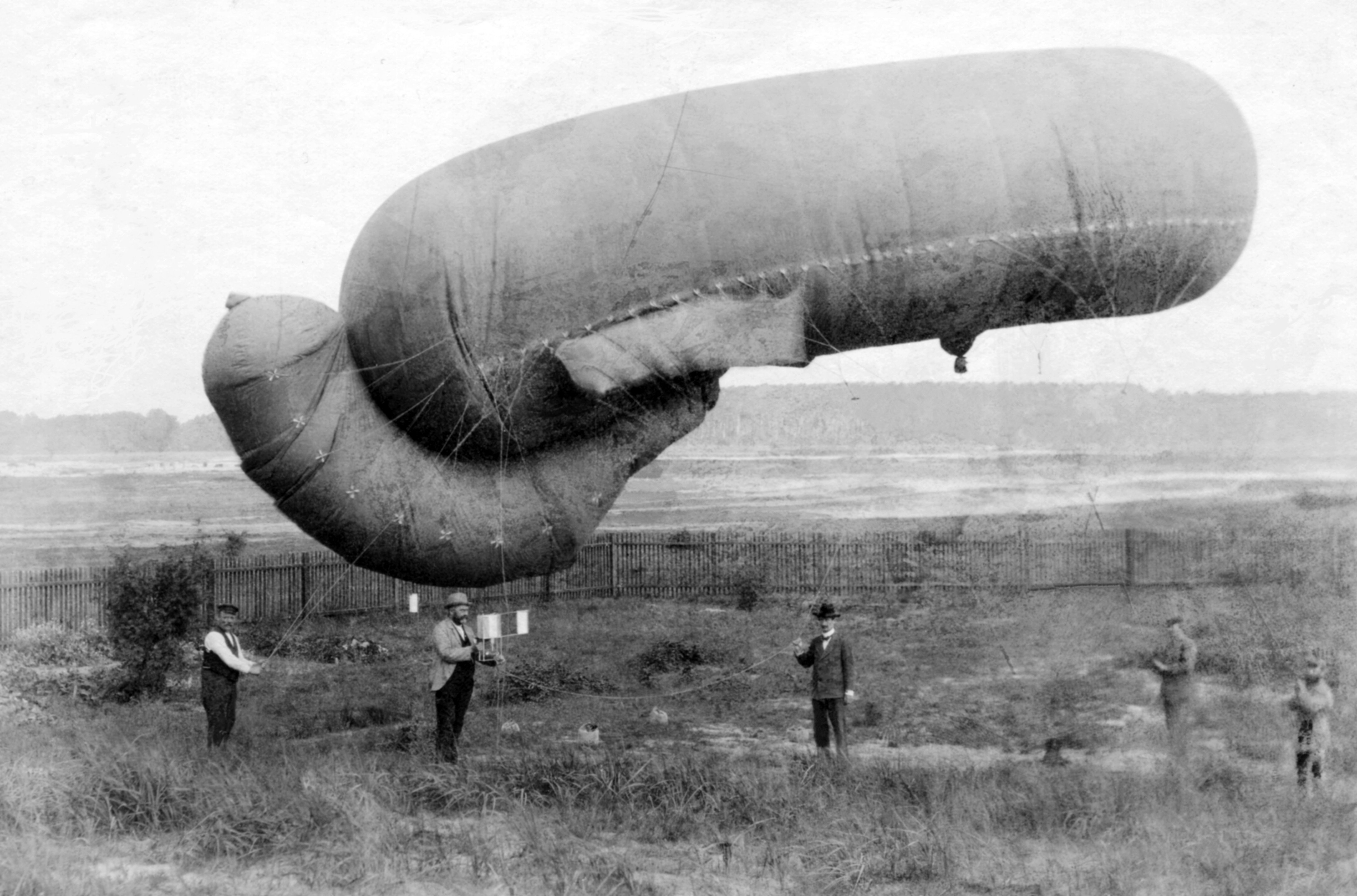 Aufstieg eines Drachenballons in Tegel (Wettermuseum CC BY-NC-SA)