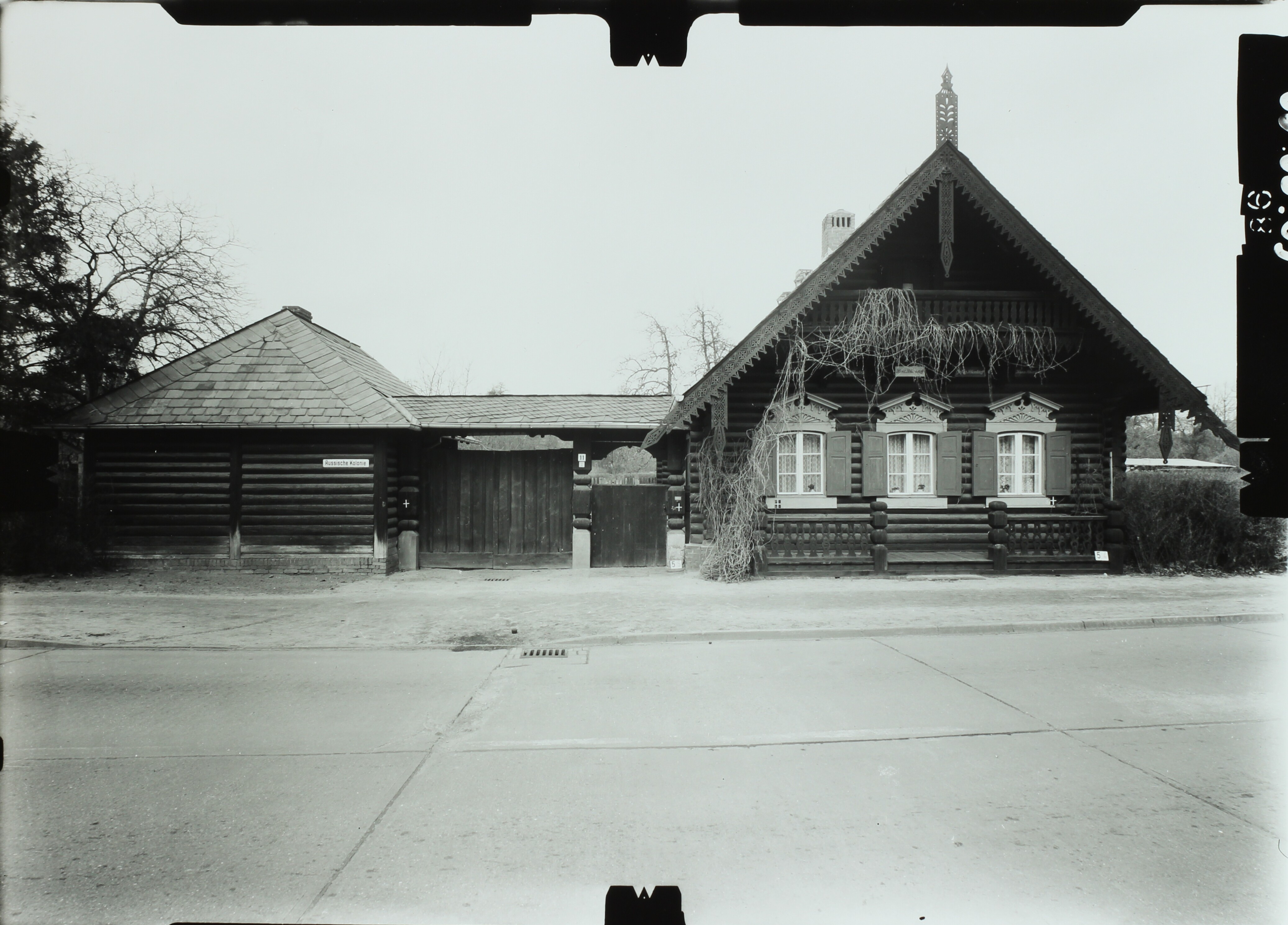 Fotografie Alexandrowka Haus Nr11 (Messbildarchiv des BLDAM CC BY-NC-SA)